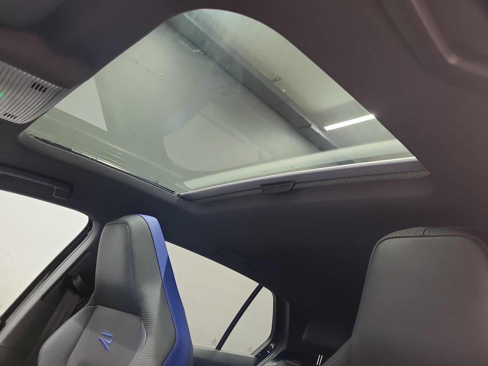 VW Golf VIII 2.0 TSI R DSG 4motion-image-14
