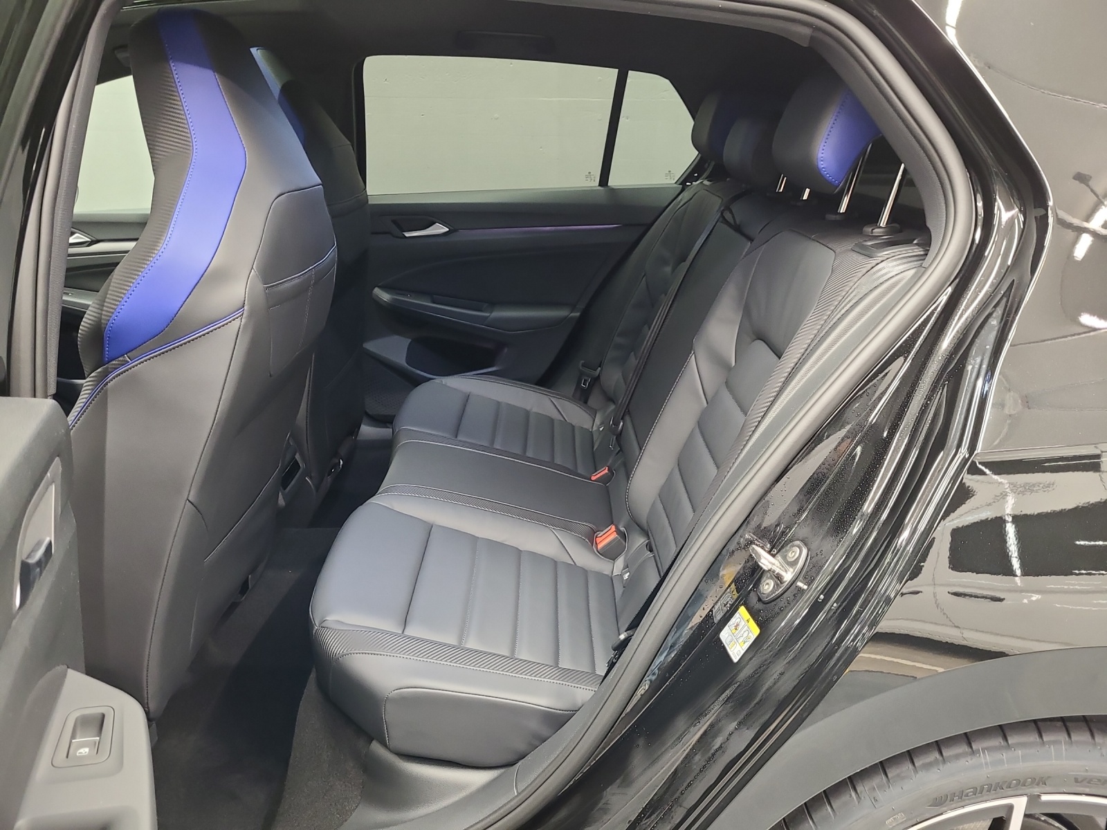 VW Golf VIII 2.0 TSI R DSG 4motion-image-9