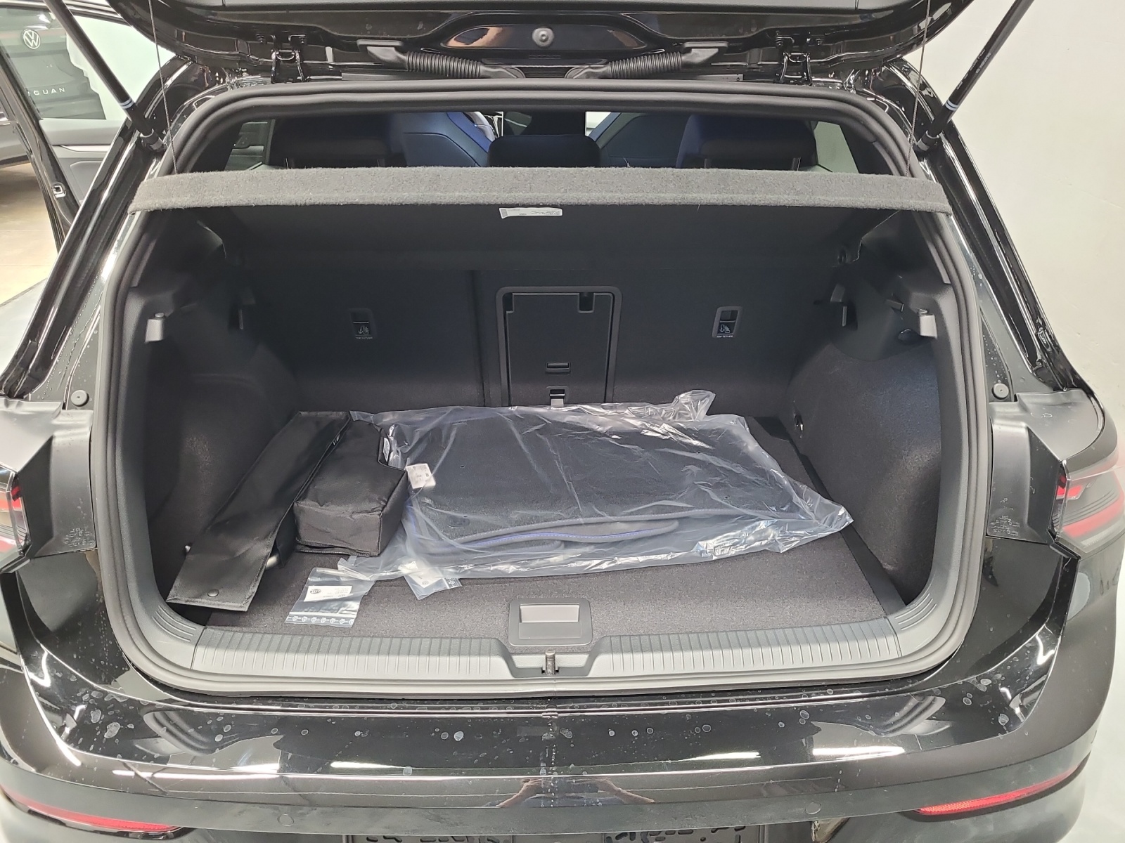 VW Golf VIII 2.0 TSI R DSG 4motion-image-10