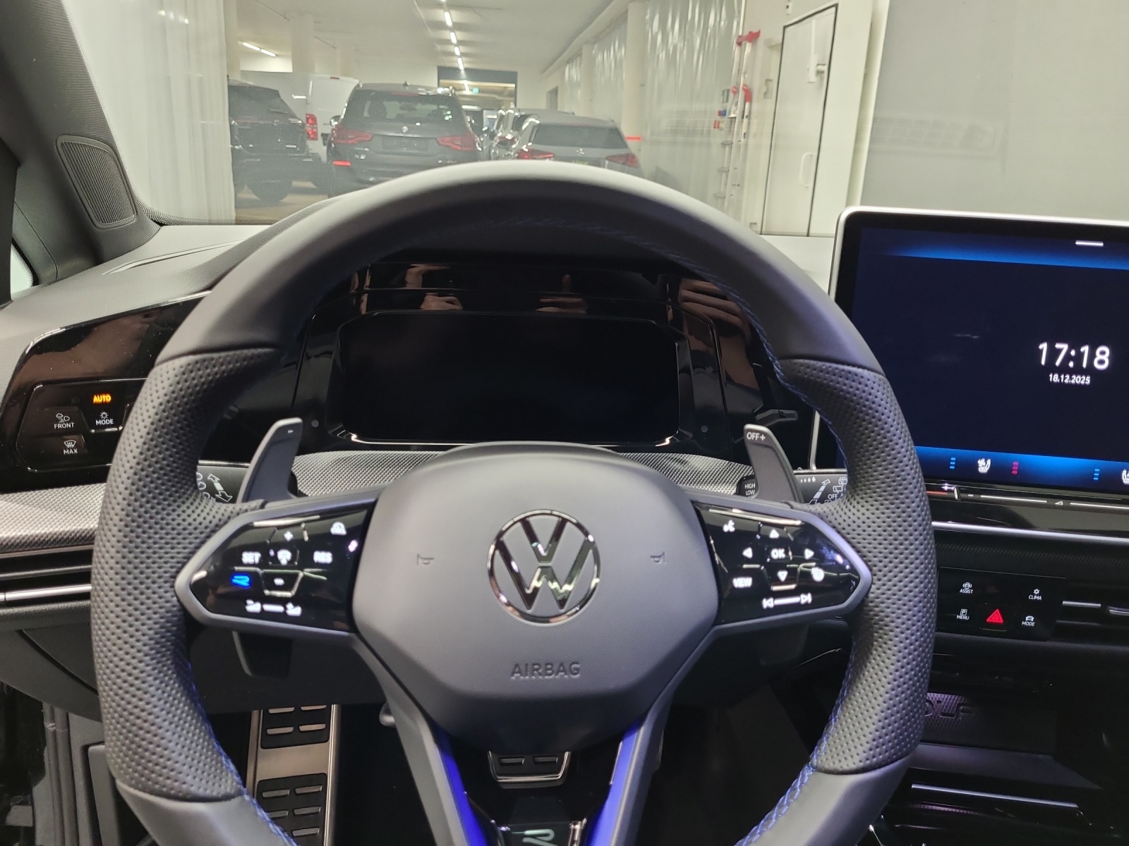 VW Golf VIII 2.0 TSI R DSG 4motion-image-13