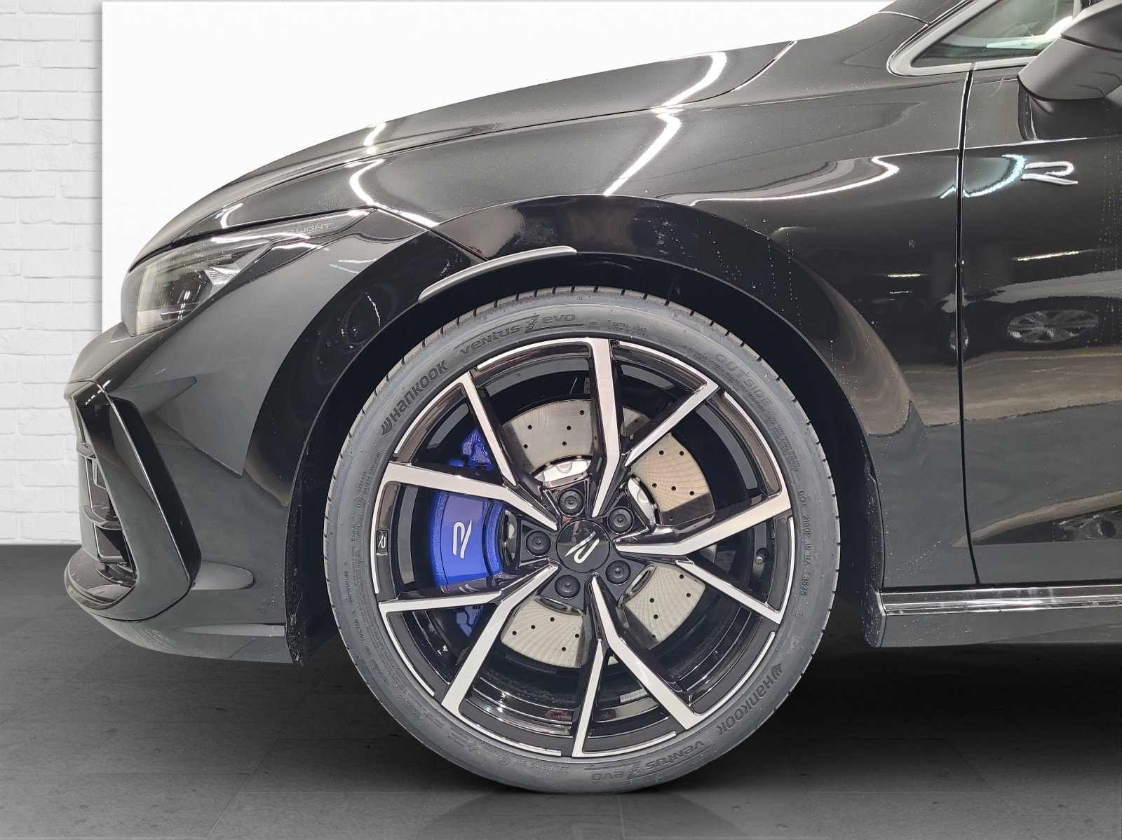 VW Golf VIII 2.0 TSI R DSG 4motion-image-5
