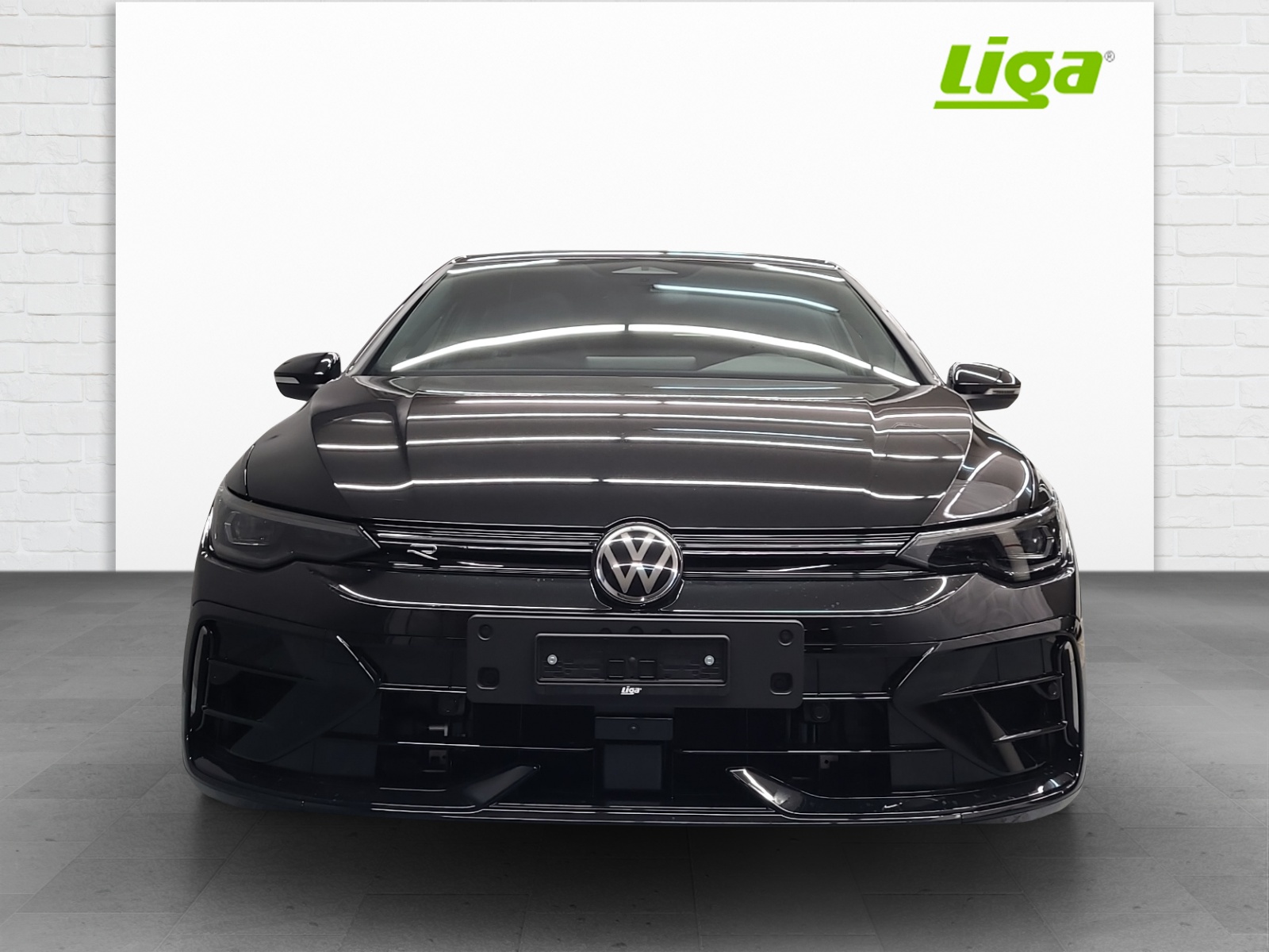 VW Golf VIII 2.0 TSI R DSG 4motion-image-2