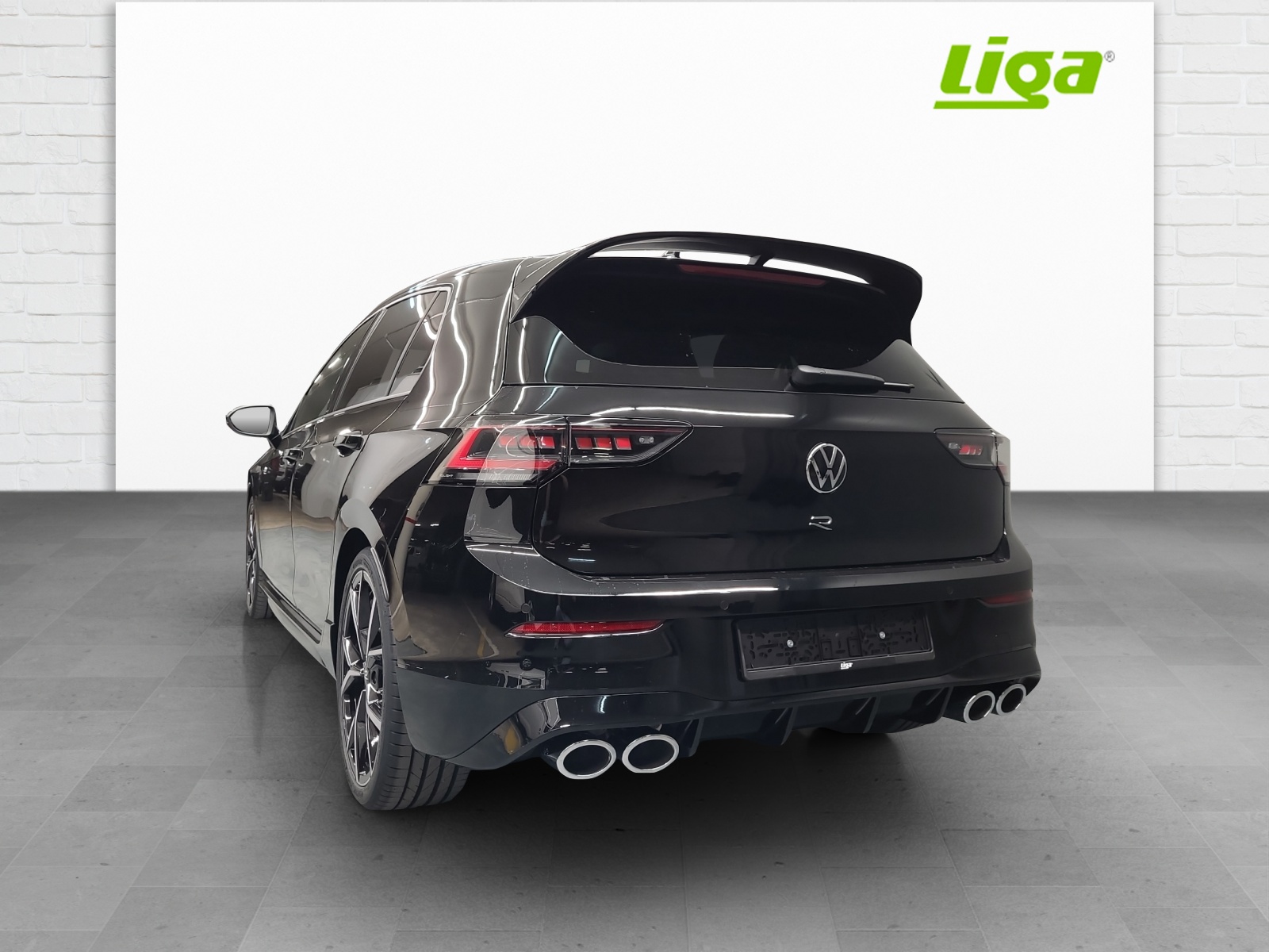 VW Golf VIII 2.0 TSI R DSG 4motion-image-3