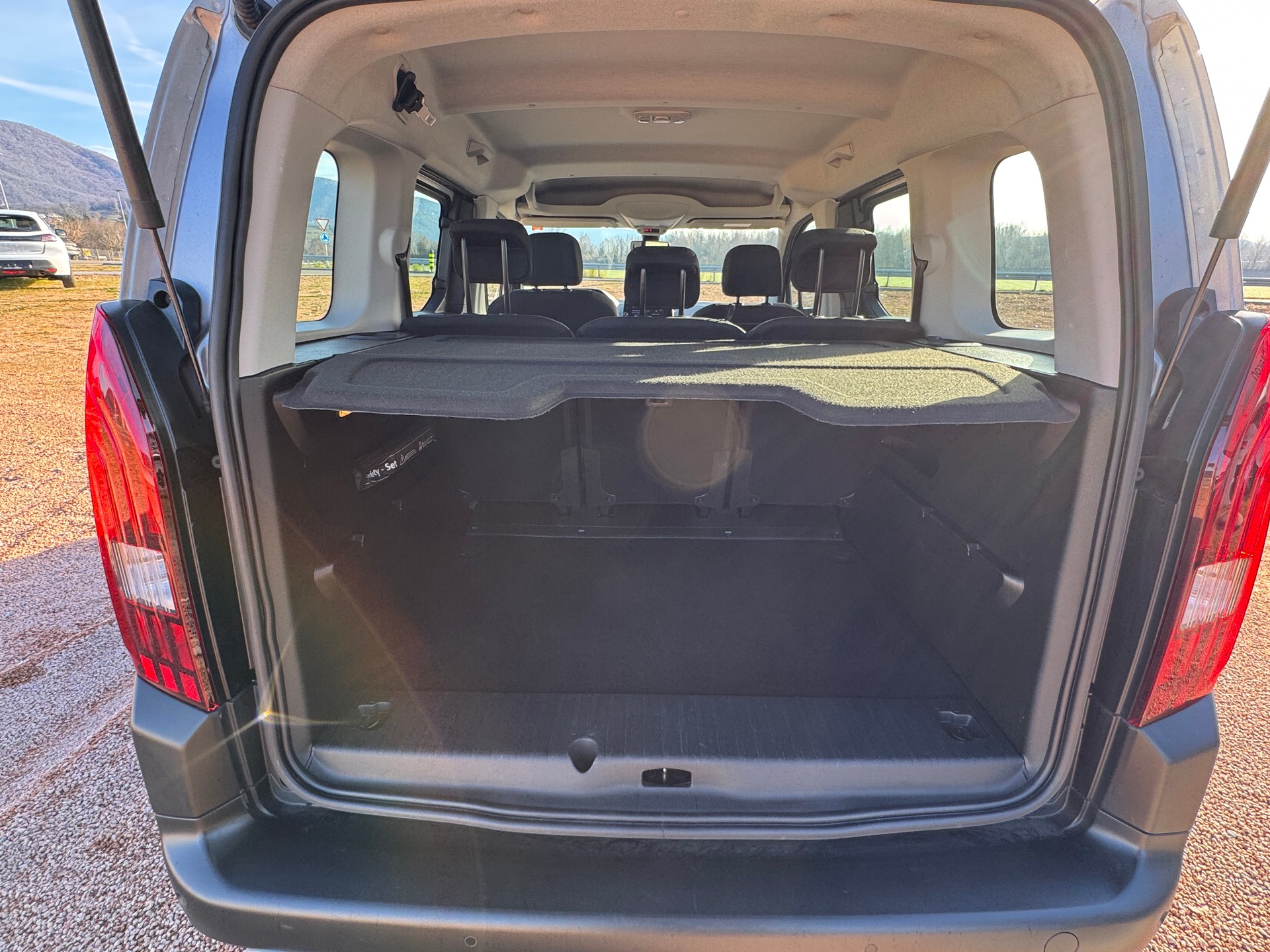 PEUGEOT Rifter 1.5 BlueHDi Allure Pack EAT8-image-9