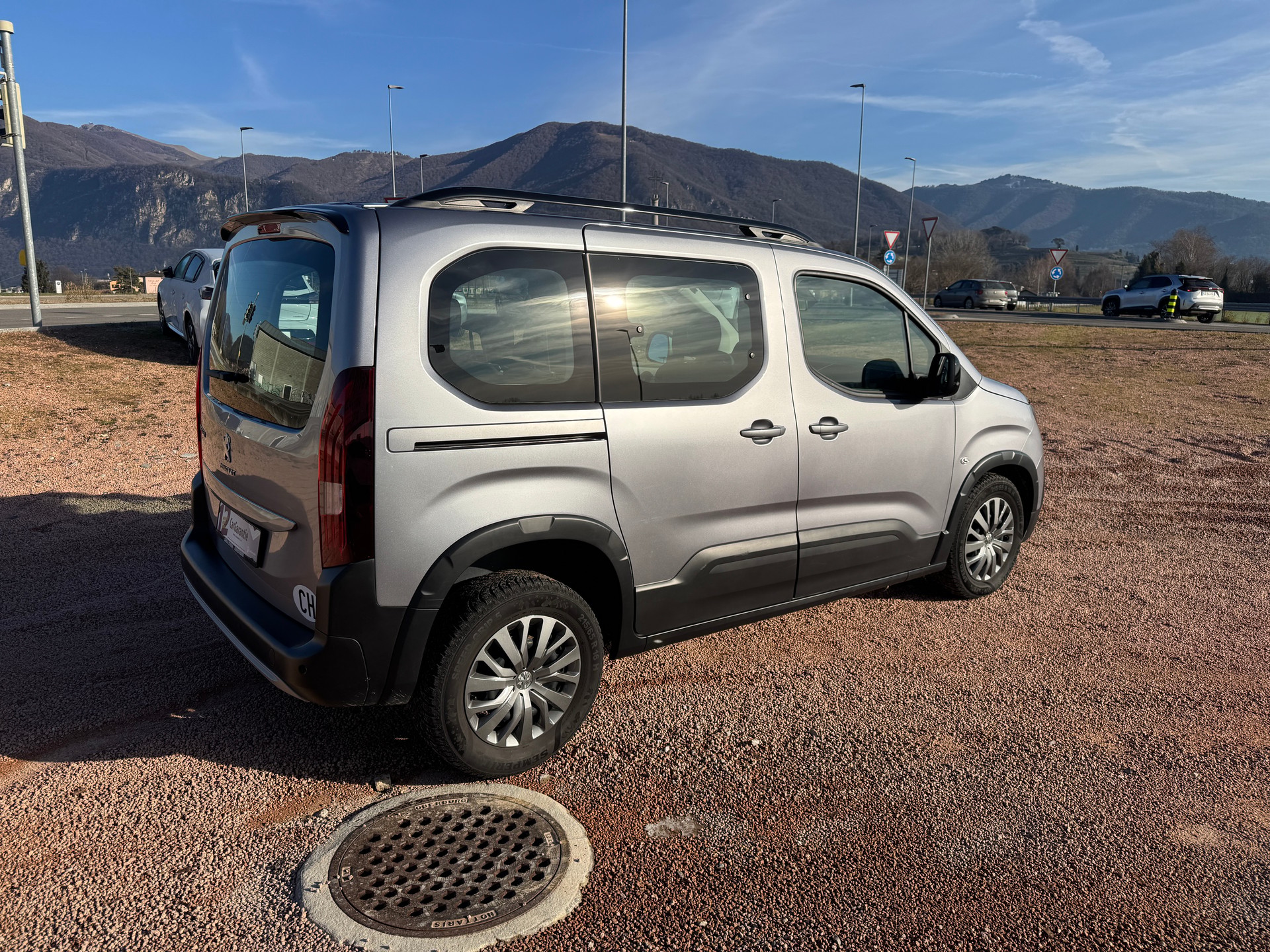 PEUGEOT Rifter 1.5 BlueHDi Allure Pack EAT8-image-4