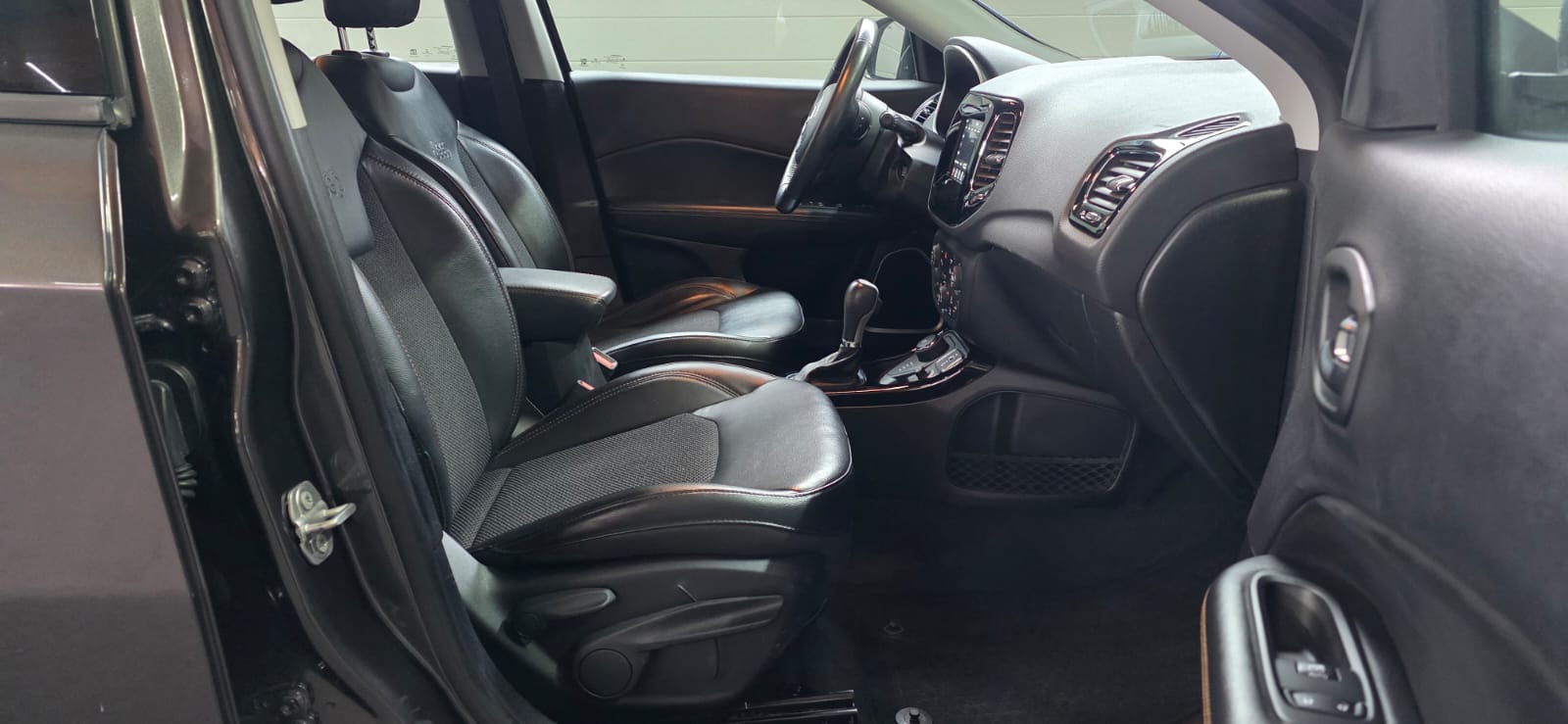 JEEP Compass 1.4 Turbo Limited AWD 9ATX *CH-Fahrzeug*-image-20