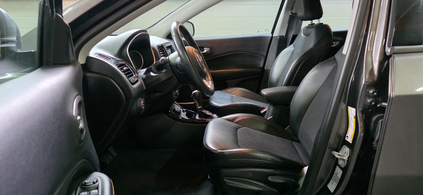 JEEP Compass 1.4 Turbo Limited AWD 9ATX *CH-Fahrzeug*-image-8
