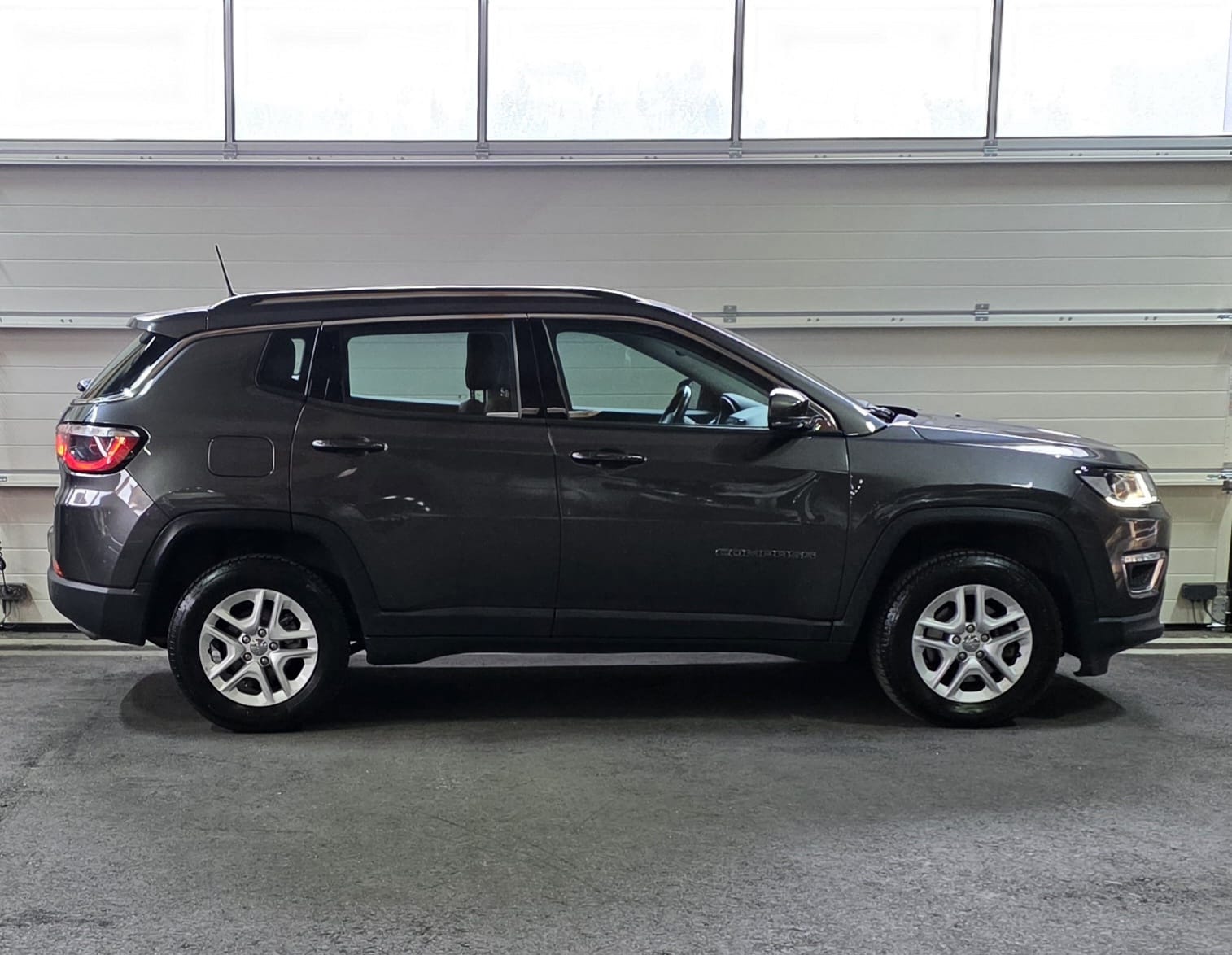 JEEP Compass 1.4 Turbo Limited AWD 9ATX *CH-Fahrzeug*-image-5