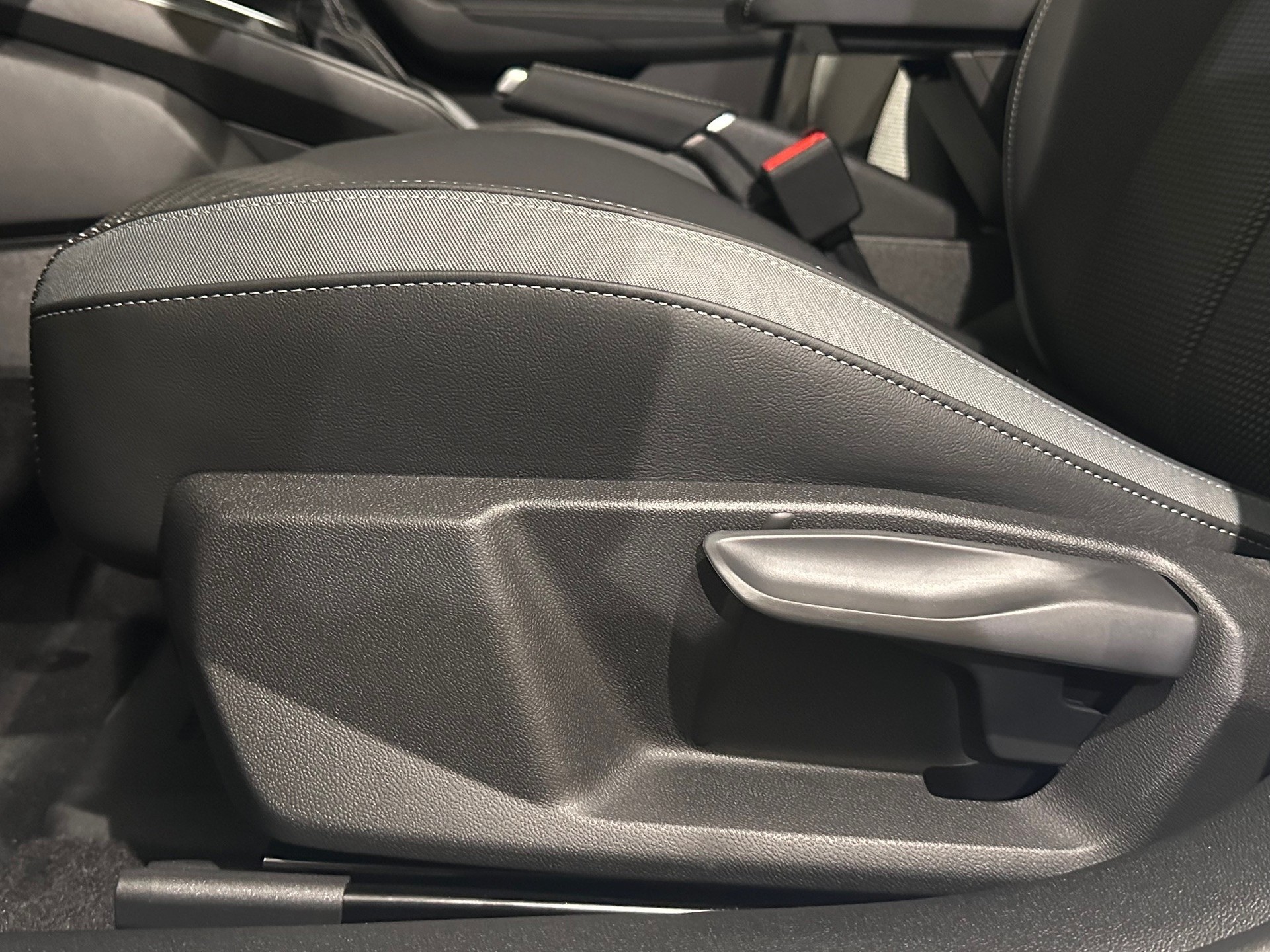 AUDI A1 Sportback 30 TFSI S Line Attraction S-tronic-image-13