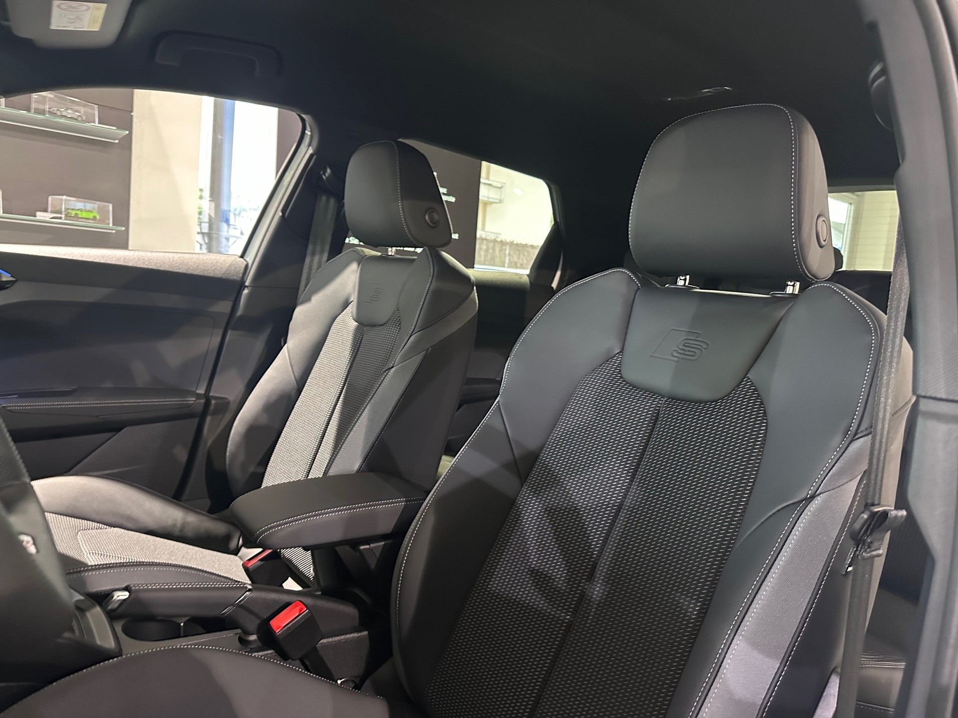 AUDI A1 Sportback 30 TFSI S Line Attraction S-tronic-image-9