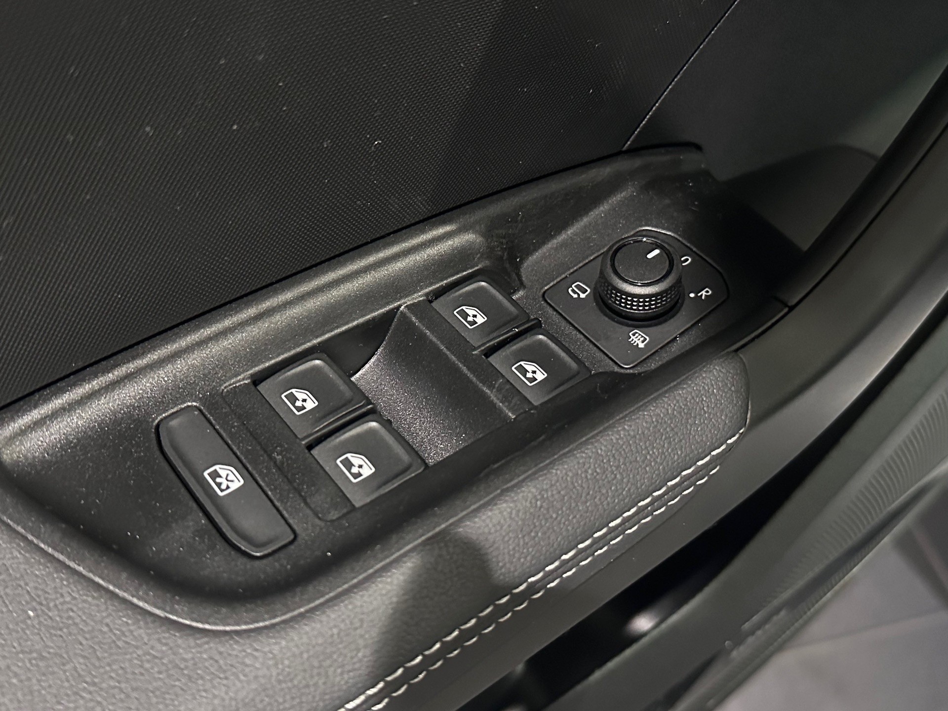 AUDI A1 Sportback 30 TFSI S Line Attraction S-tronic-image-12
