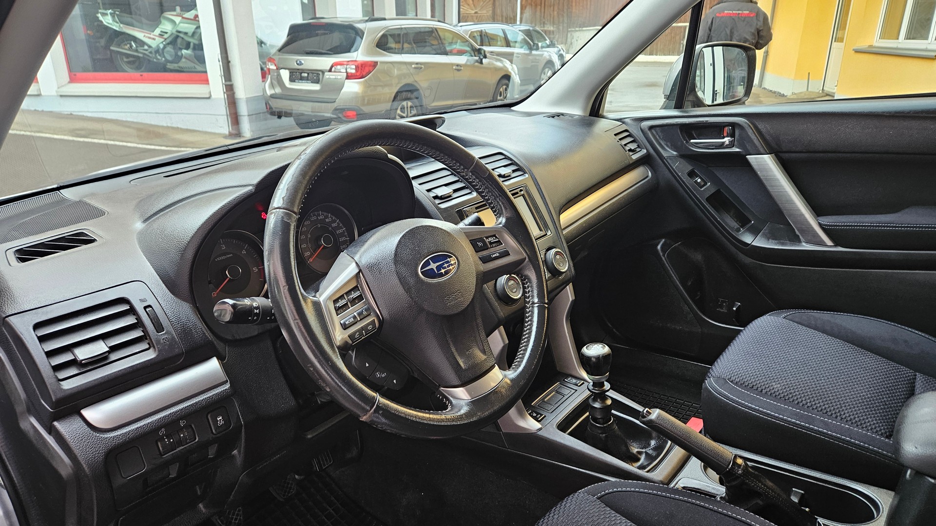 SUBARU Forester 2.0D Swiss-showroom-element-1