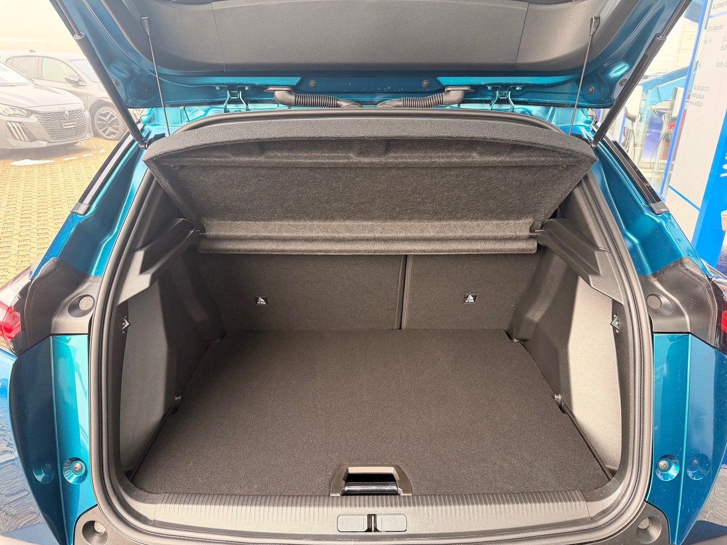 PEUGEOT 2008 1.2 Hybrid 145 GT-image-7