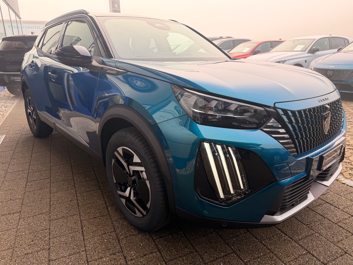 PEUGEOT 2008 1.2 Hybrid 145 GT-image-3