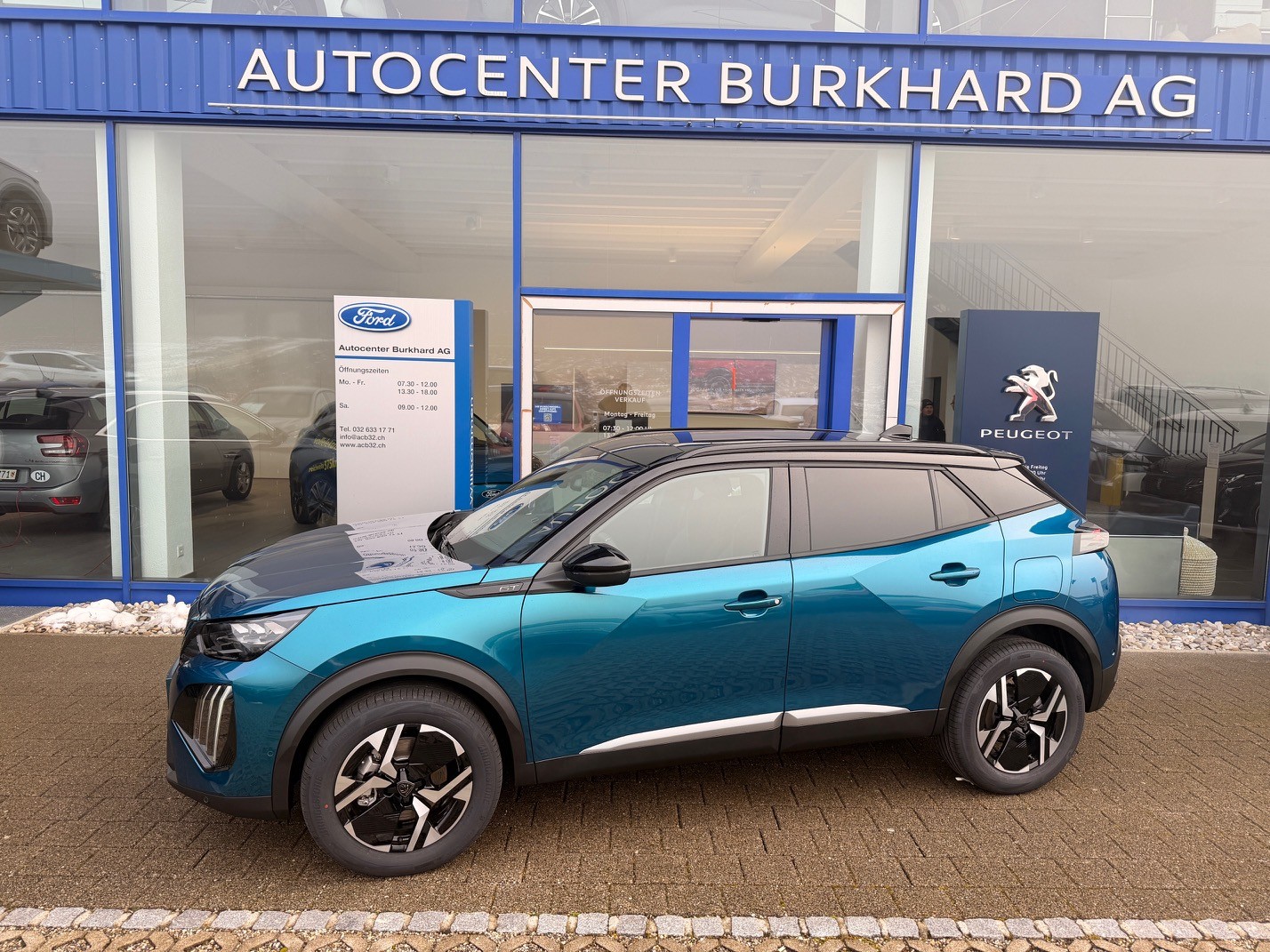 PEUGEOT 2008 1.2 Hybrid 145 GT-image-0