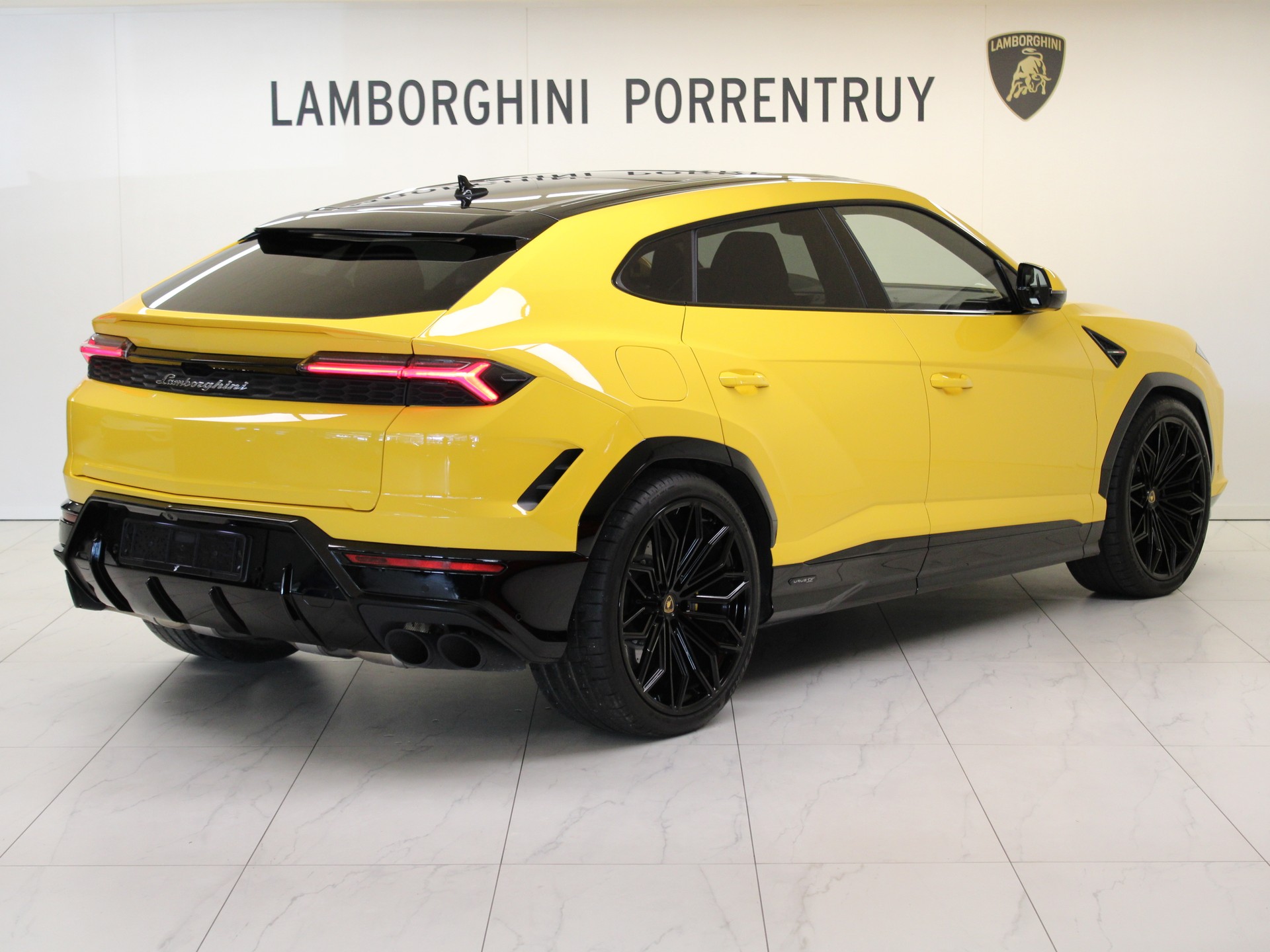 LAMBORGHINI Urus SE-image-2