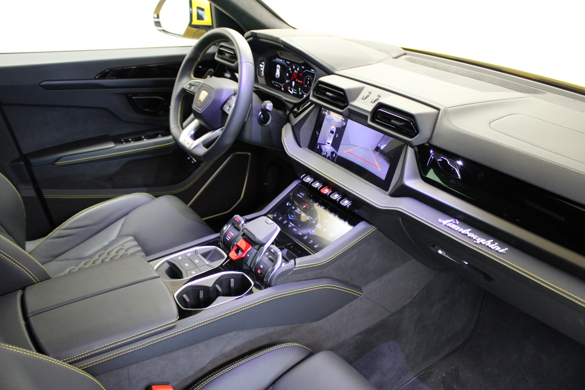 LAMBORGHINI Urus SE-image-5