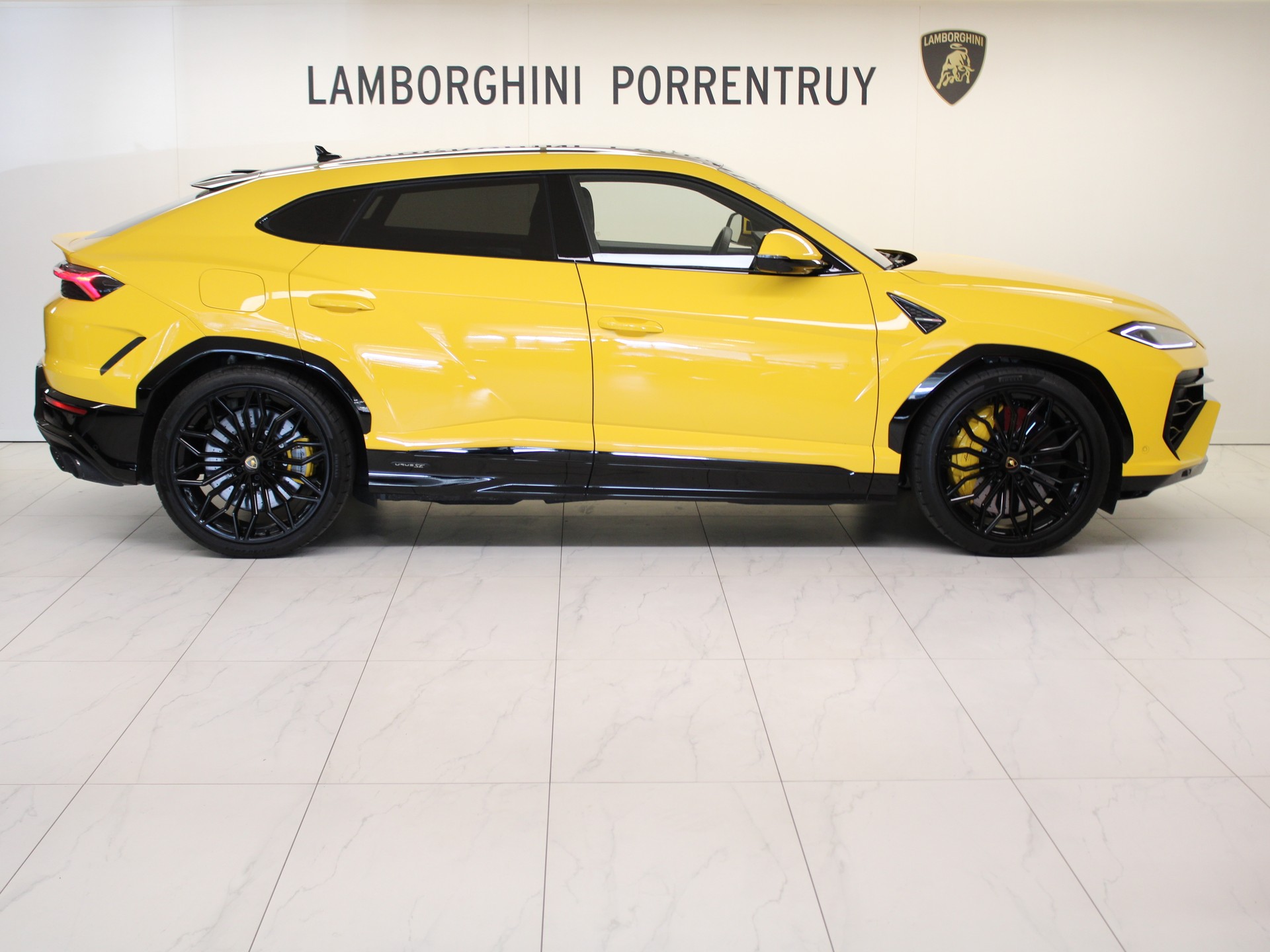 LAMBORGHINI Urus SE-image-1