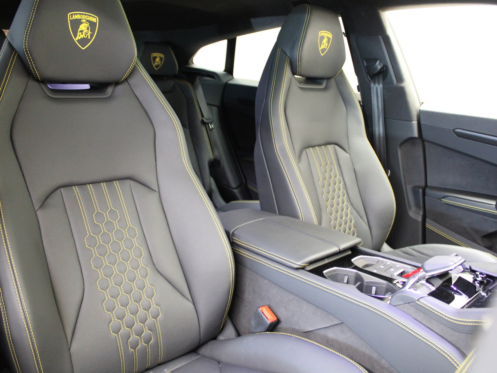 LAMBORGHINI Urus SE-image-6