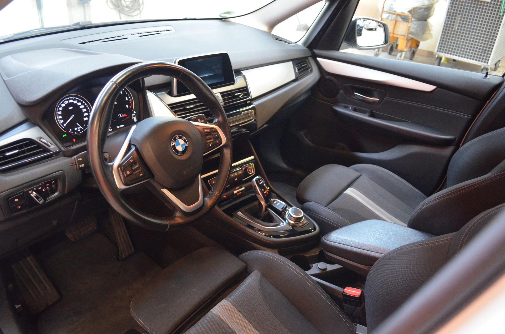 BMW 218d xDrive Gran Tourer Steptronic-image-8