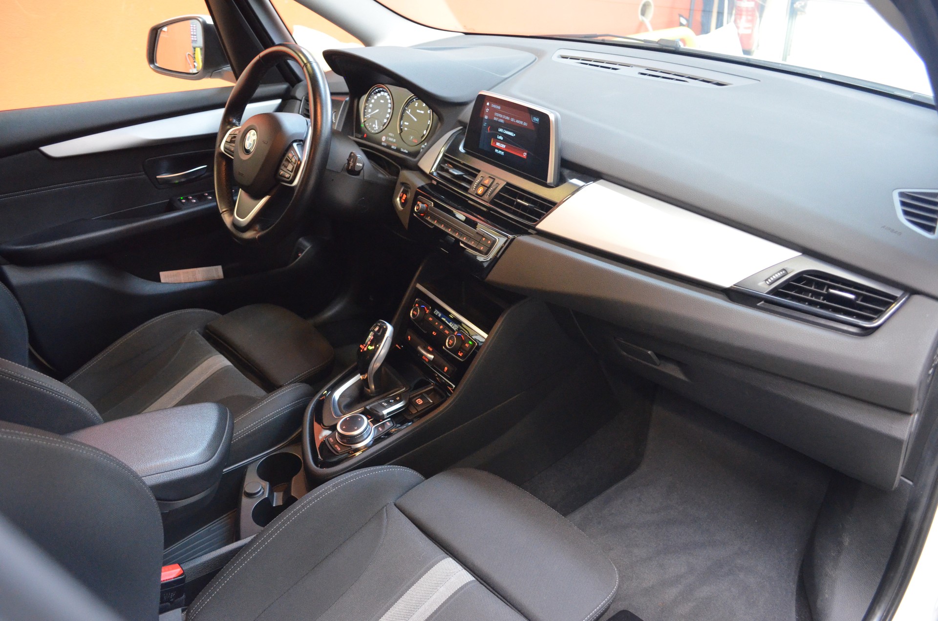 BMW 218d xDrive Gran Tourer Steptronic-image-9
