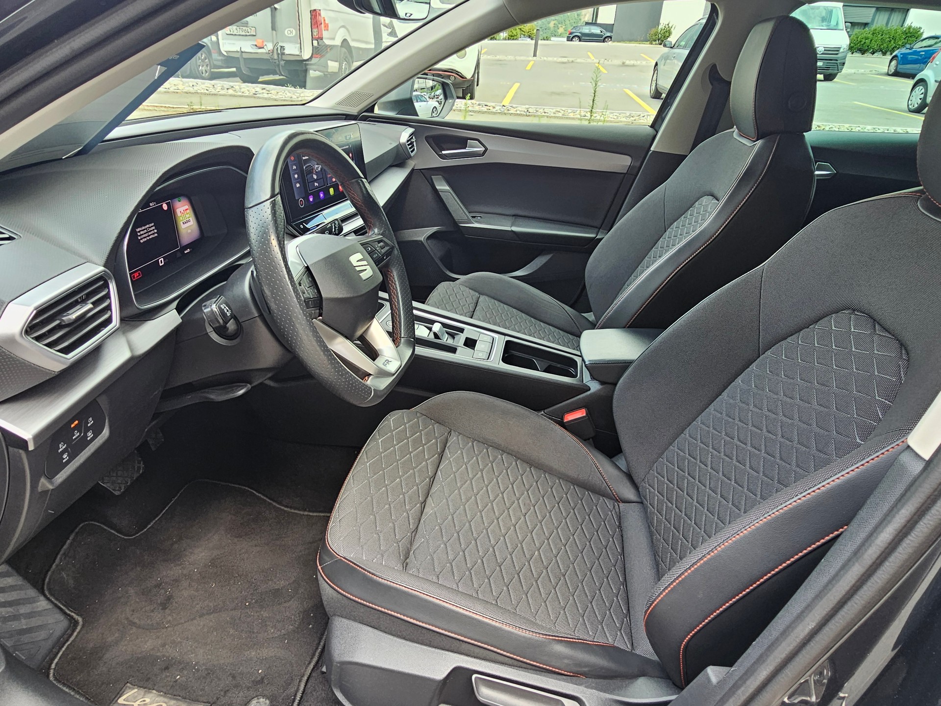 SEAT Leon ST 1.5 eTSI mHEV DSG FR-image-7