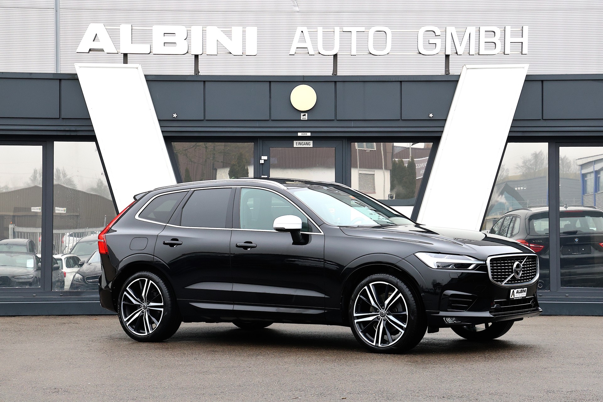 VOLVO XC60 D5 AWD R-Design Geartronic-image-1