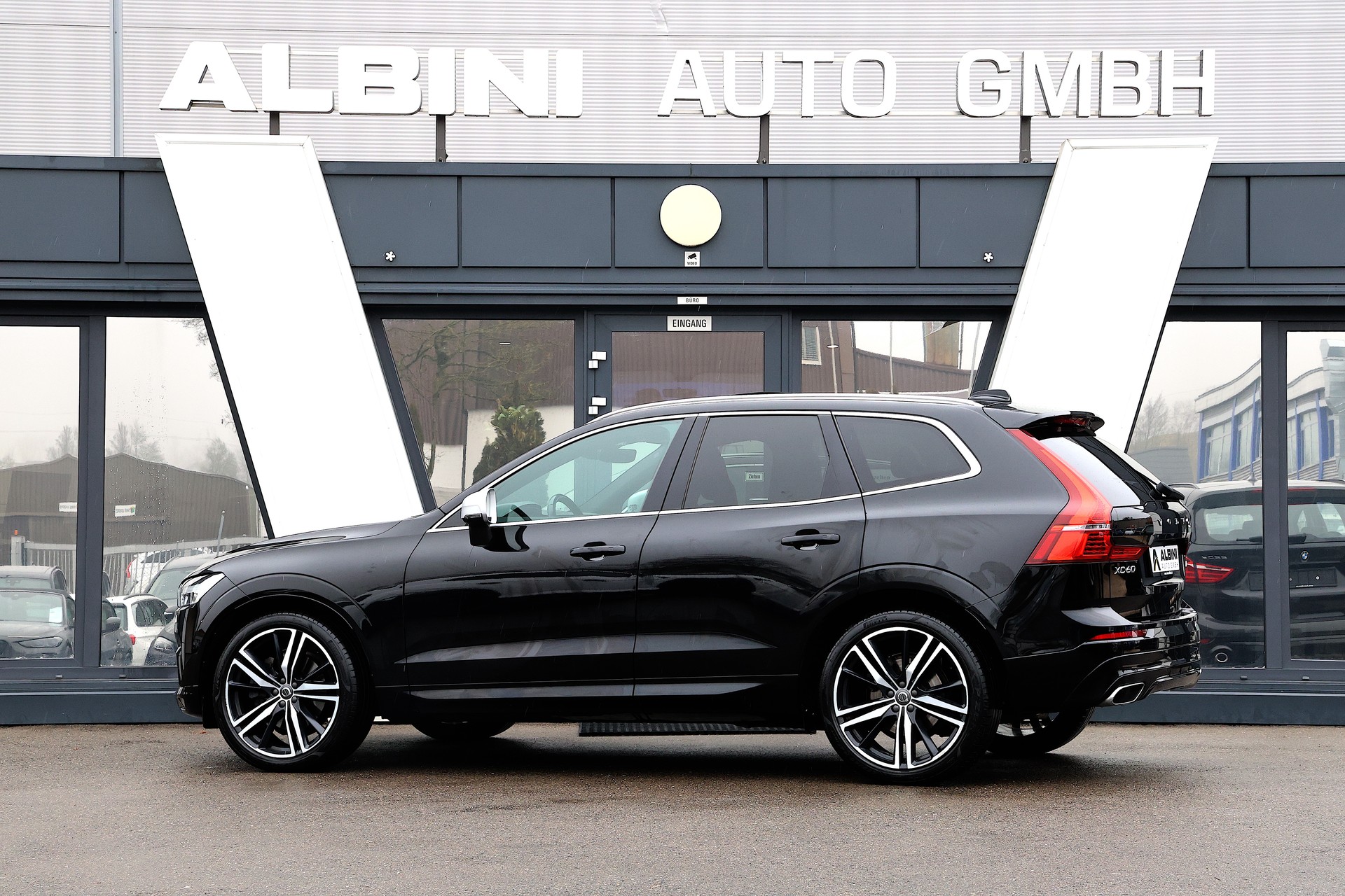 VOLVO XC60 D5 AWD R-Design Geartronic-image-3