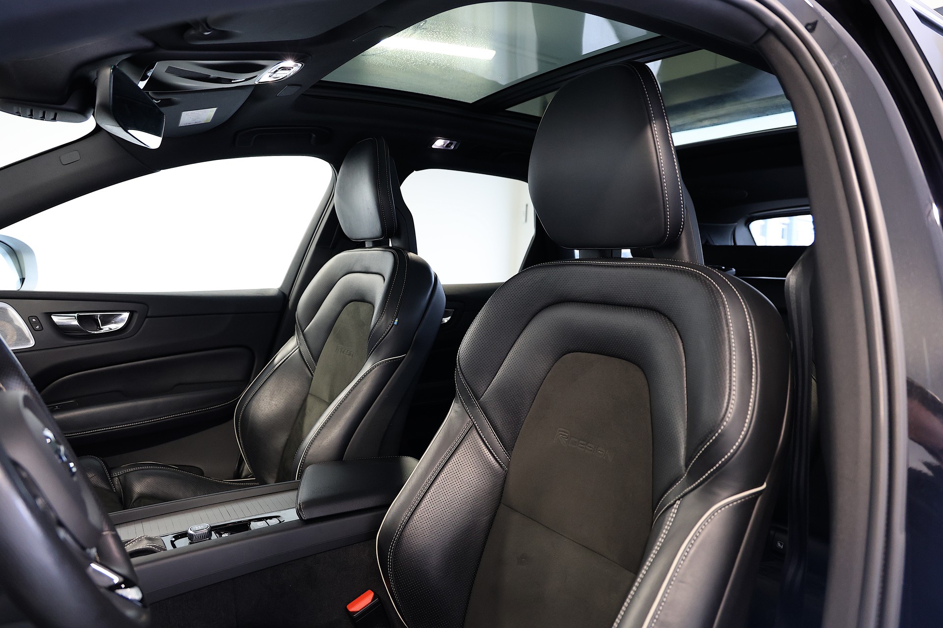 VOLVO XC60 D5 AWD R-Design Geartronic-image-6