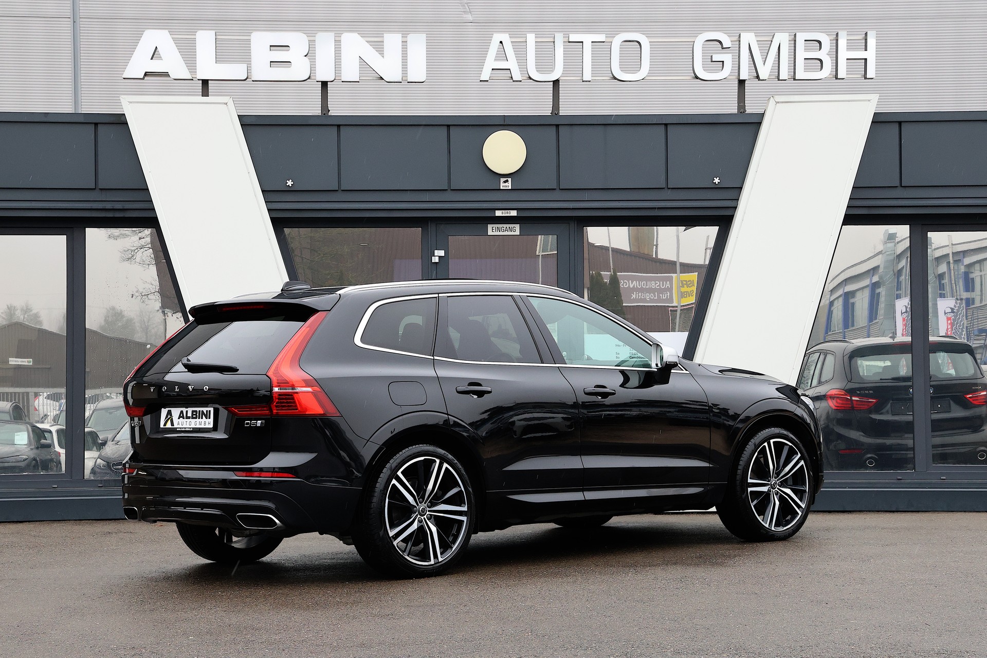 VOLVO XC60 D5 AWD R-Design Geartronic-image-2