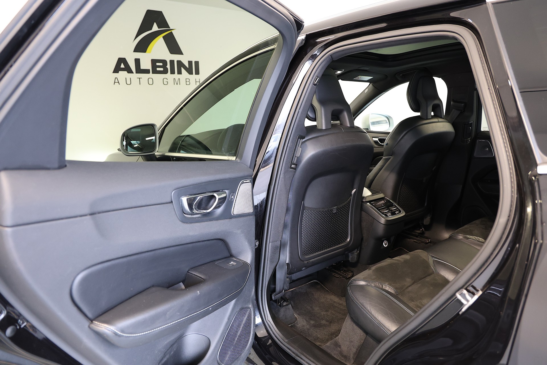 VOLVO XC60 D5 AWD R-Design Geartronic-image-14