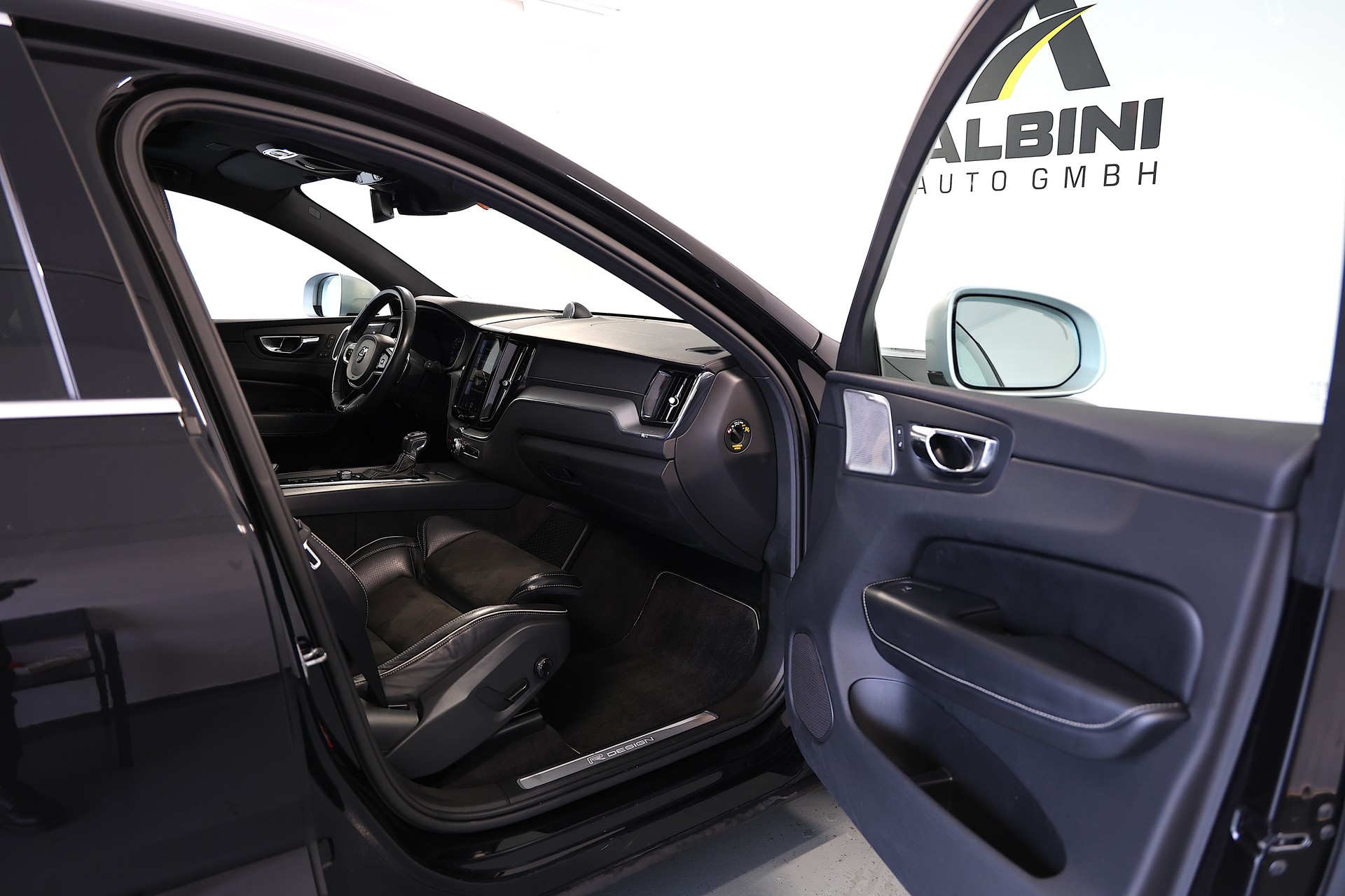 VOLVO XC60 D5 AWD R-Design Geartronic-image-10