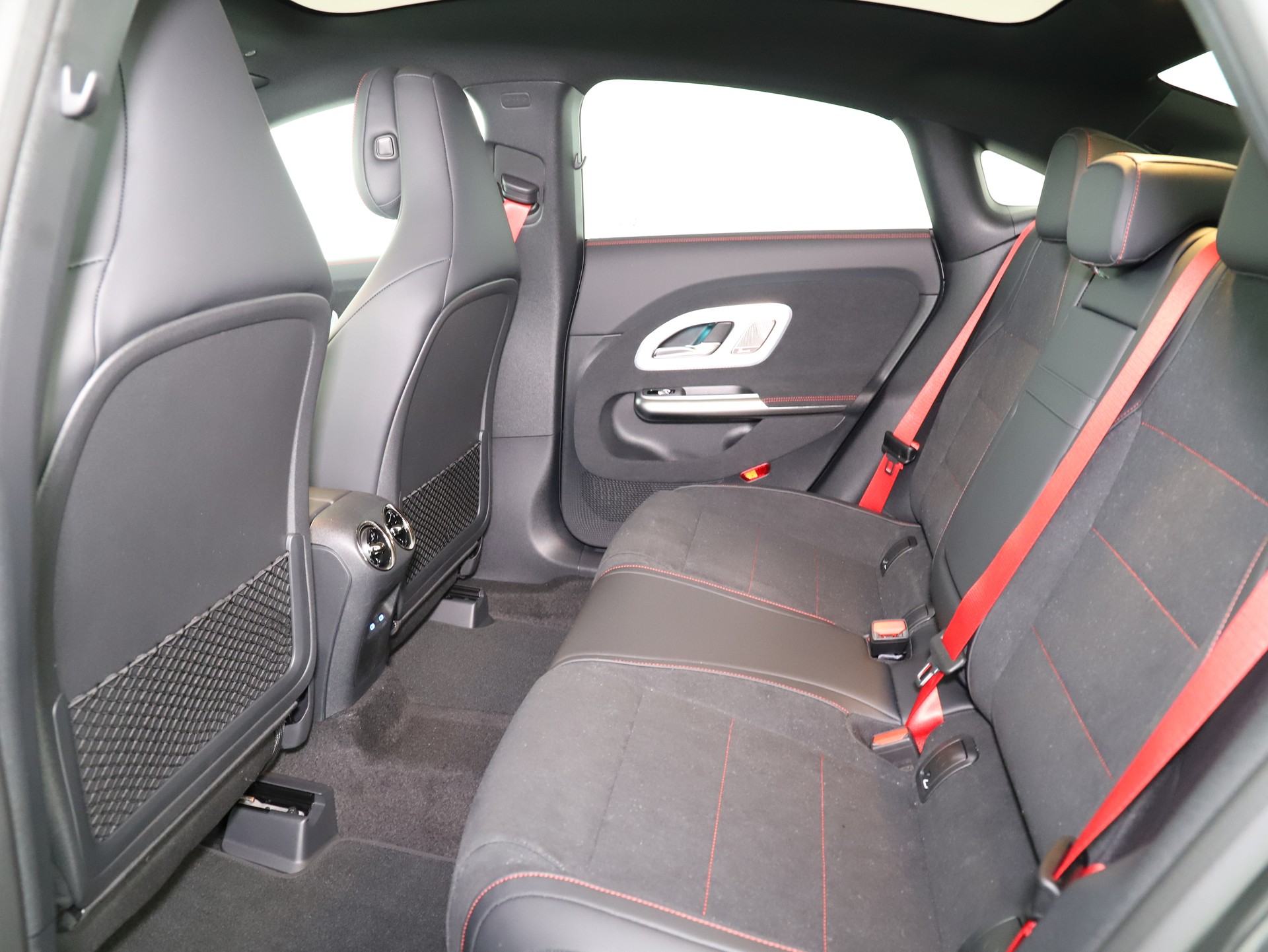 MERCEDES-BENZ CLA 220 8G-DCT 4Matic-image-10