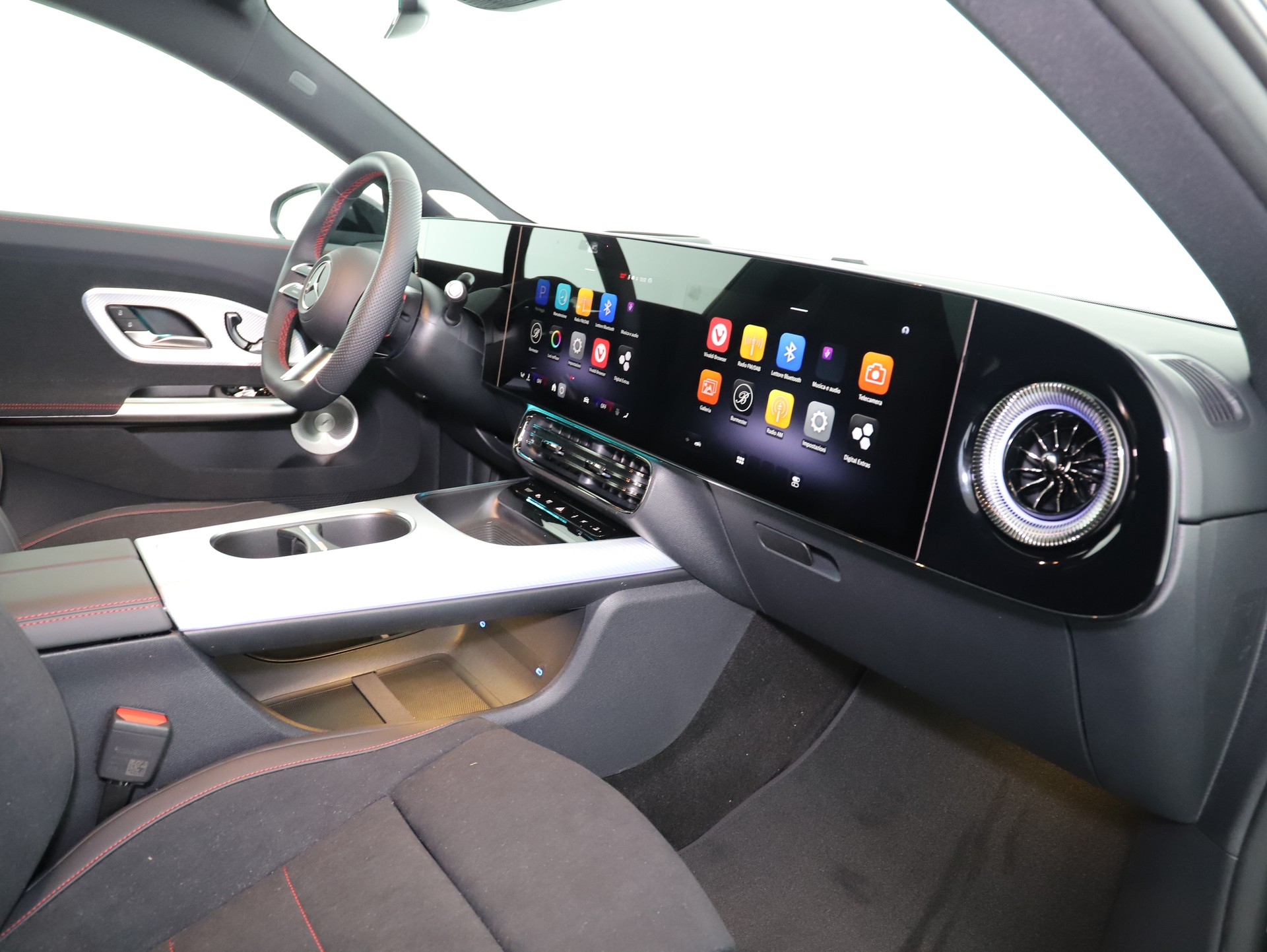 MERCEDES-BENZ CLA 220 8G-DCT 4Matic-image-11