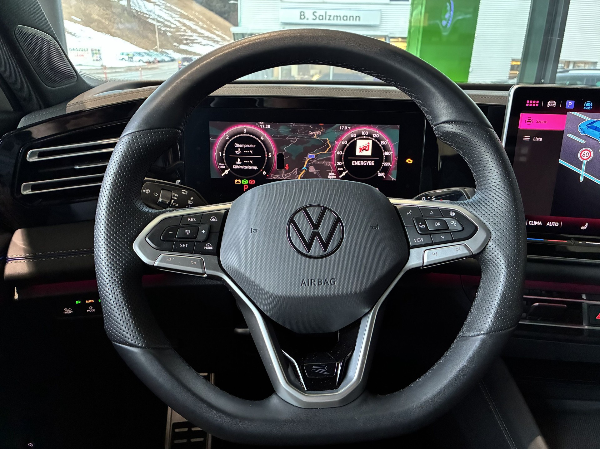 VW NEW Tiguan R-Line / AHK / Head-Up-image-12