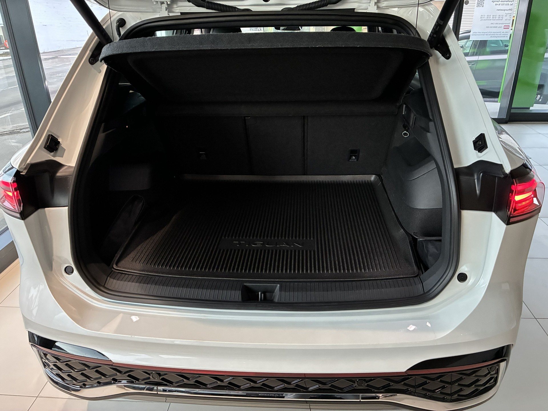 VW NEW Tiguan R-Line / AHK / Head-Up-image-7