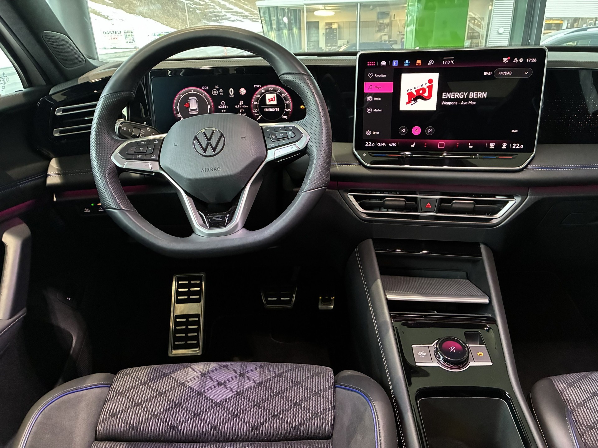 VW NEW Tiguan R-Line / AHK / Head-Up-image-9