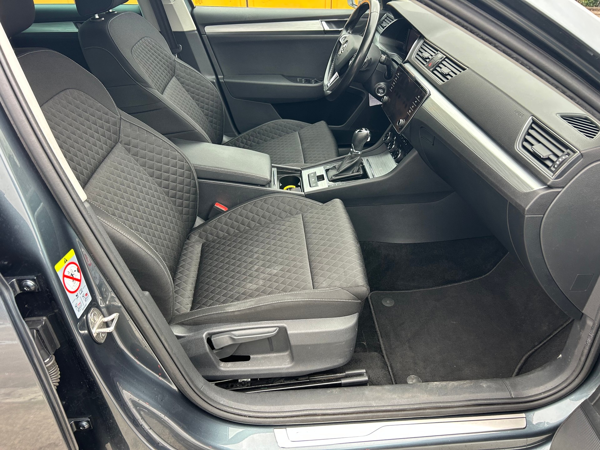 SKODA Superb 1.4 TSI Ambition PHEV DSC-image-6