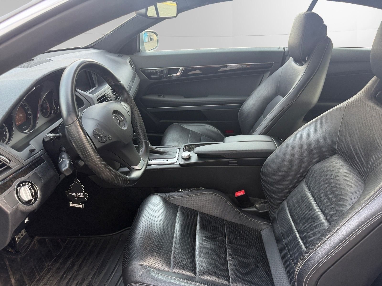 MERCEDES-BENZ E 350 CGI BlueEfficiency 7G-Tronic-image-11