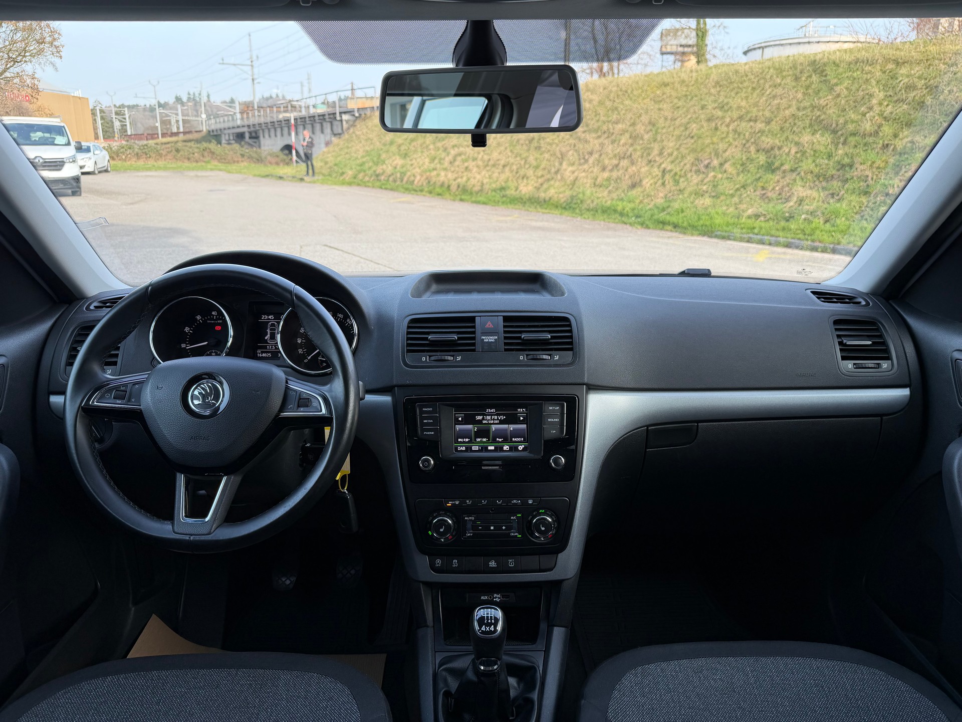 SKODA Yeti 1.4 TSI Active 4x4-image-12