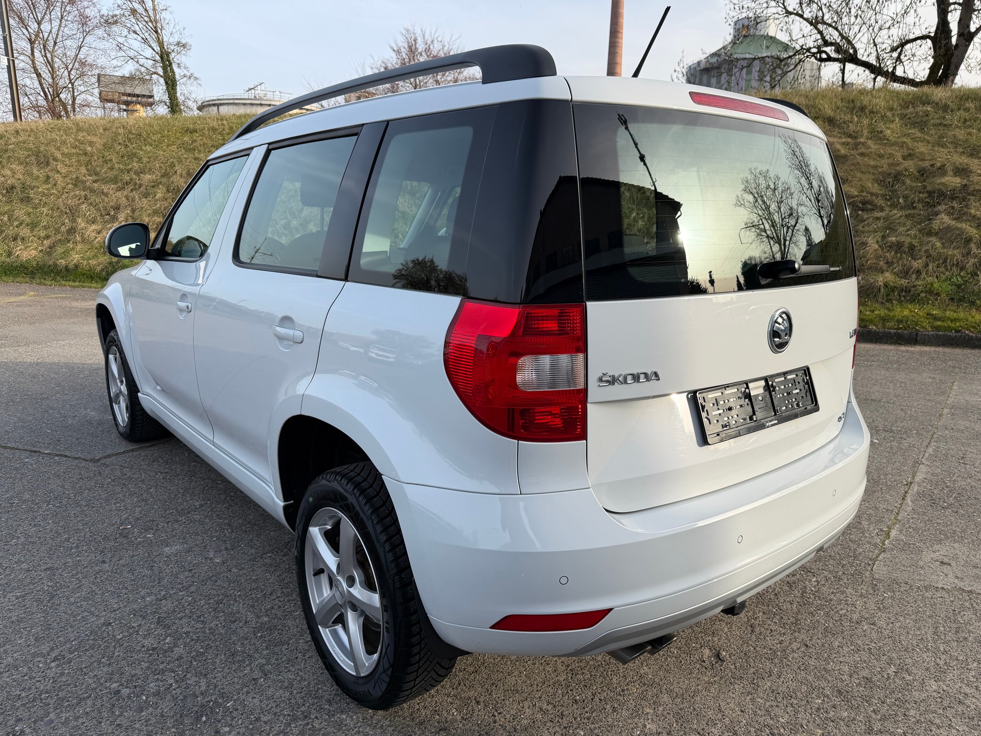 SKODA Yeti 1.4 TSI Active 4x4-image-2