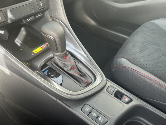 TOYOTA Yaris 1.5 GR Sport e-CVT-image-14