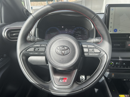 TOYOTA Yaris 1.5 GR Sport e-CVT-image-8