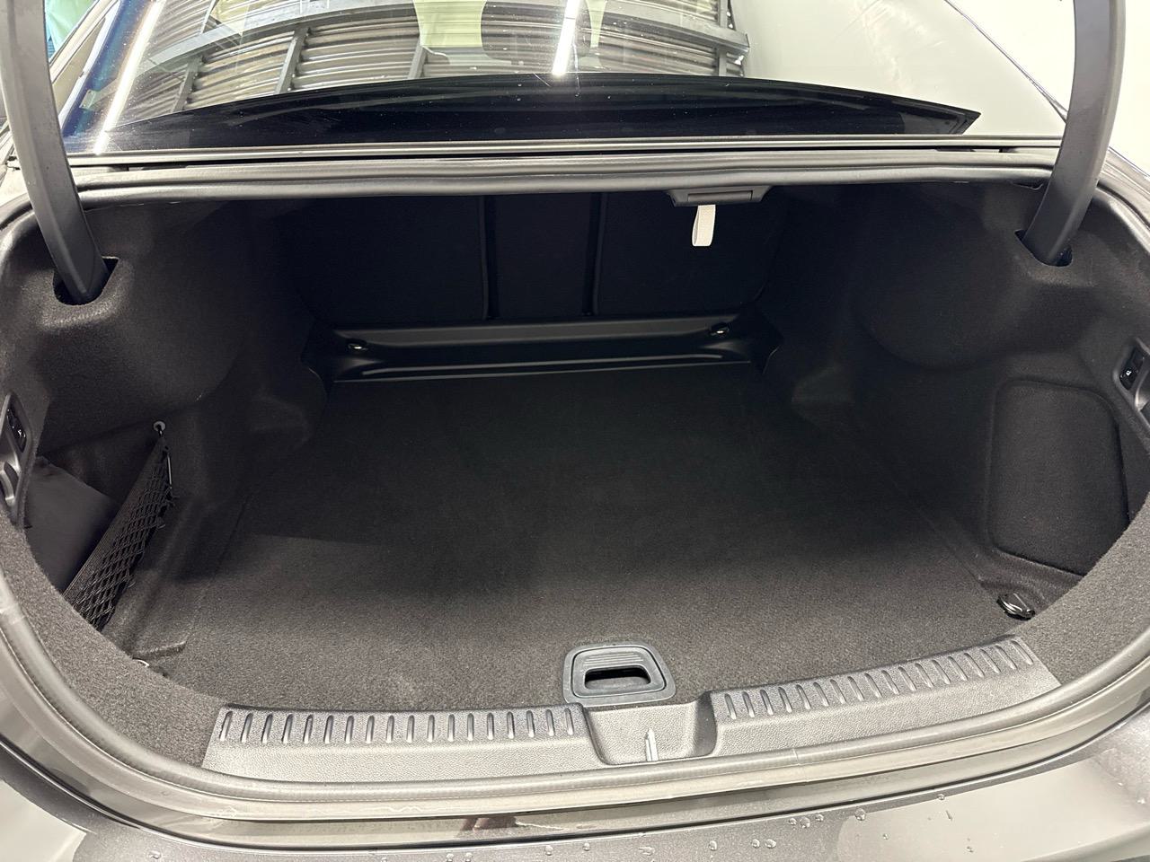 MERCEDES-BENZ E 220 d 9G-Tronic-image-11