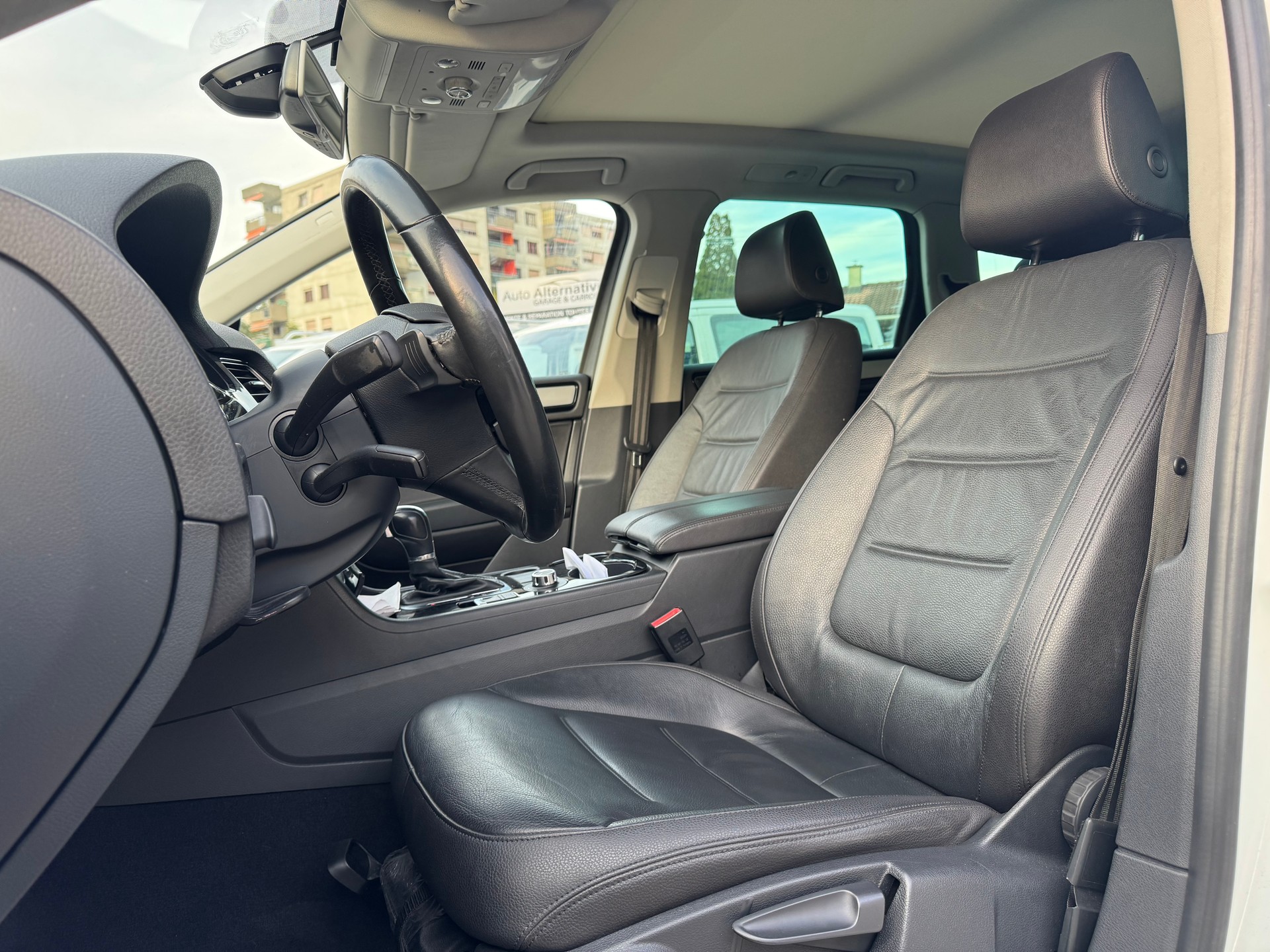 VW Touareg 3.0 TDI BMT Black Pearl Tiptronic R Line-image-9