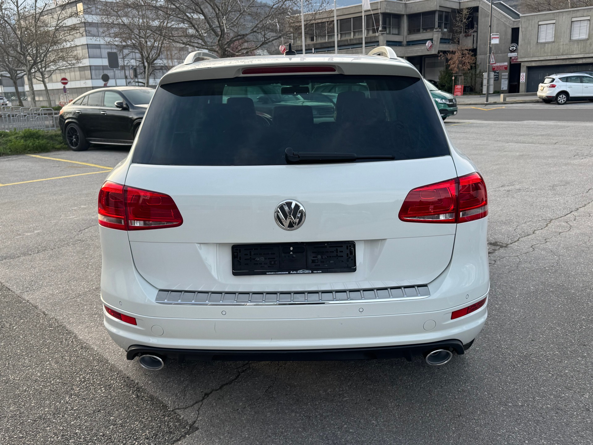 VW Touareg 3.0 TDI BMT Black Pearl Tiptronic R Line-image-4