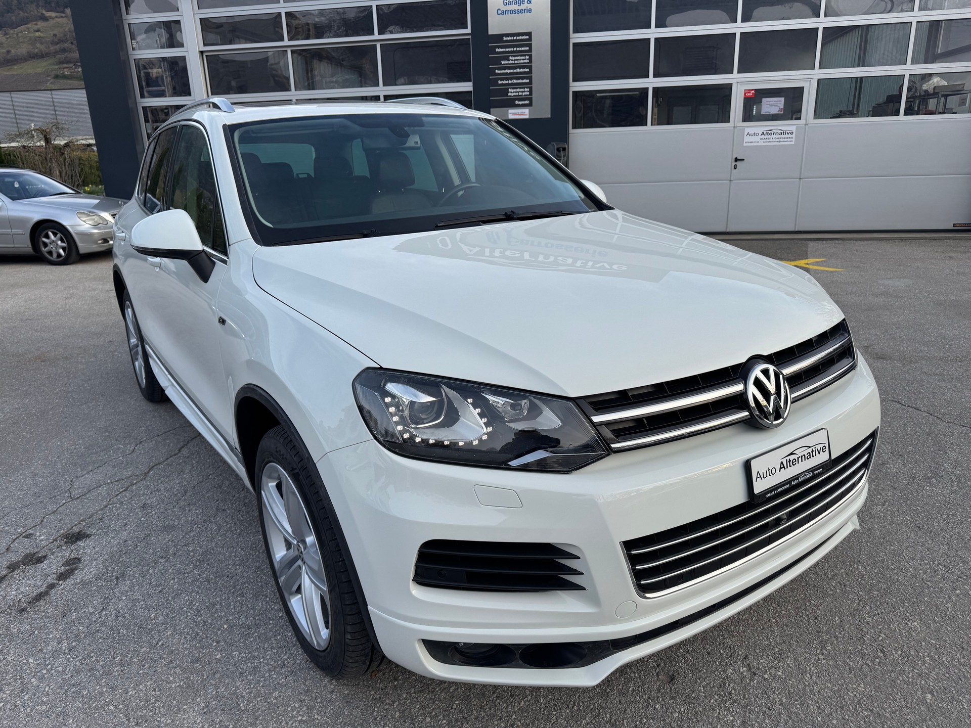 VW Touareg 3.0 TDI BMT Black Pearl Tiptronic R Line-image-12