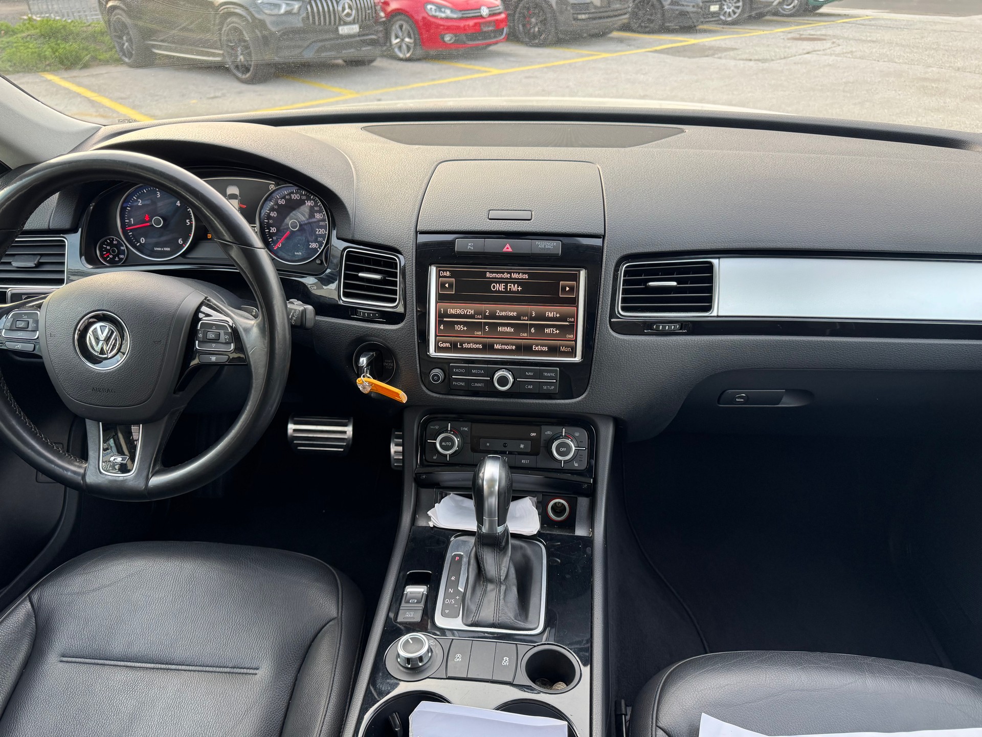 VW Touareg 3.0 TDI BMT Black Pearl Tiptronic R Line-image-8