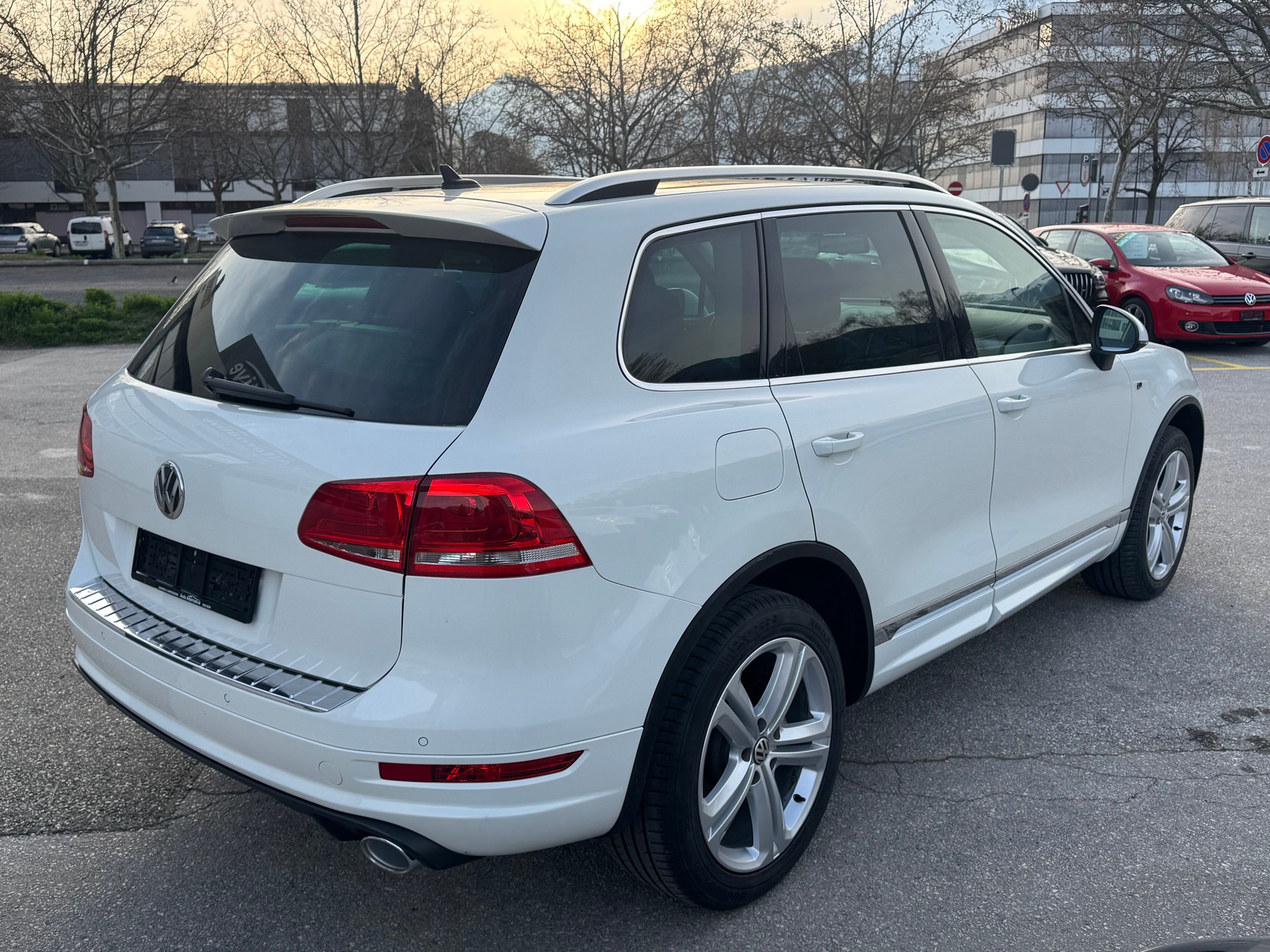 VW Touareg 3.0 TDI BMT Black Pearl Tiptronic R Line-image-2