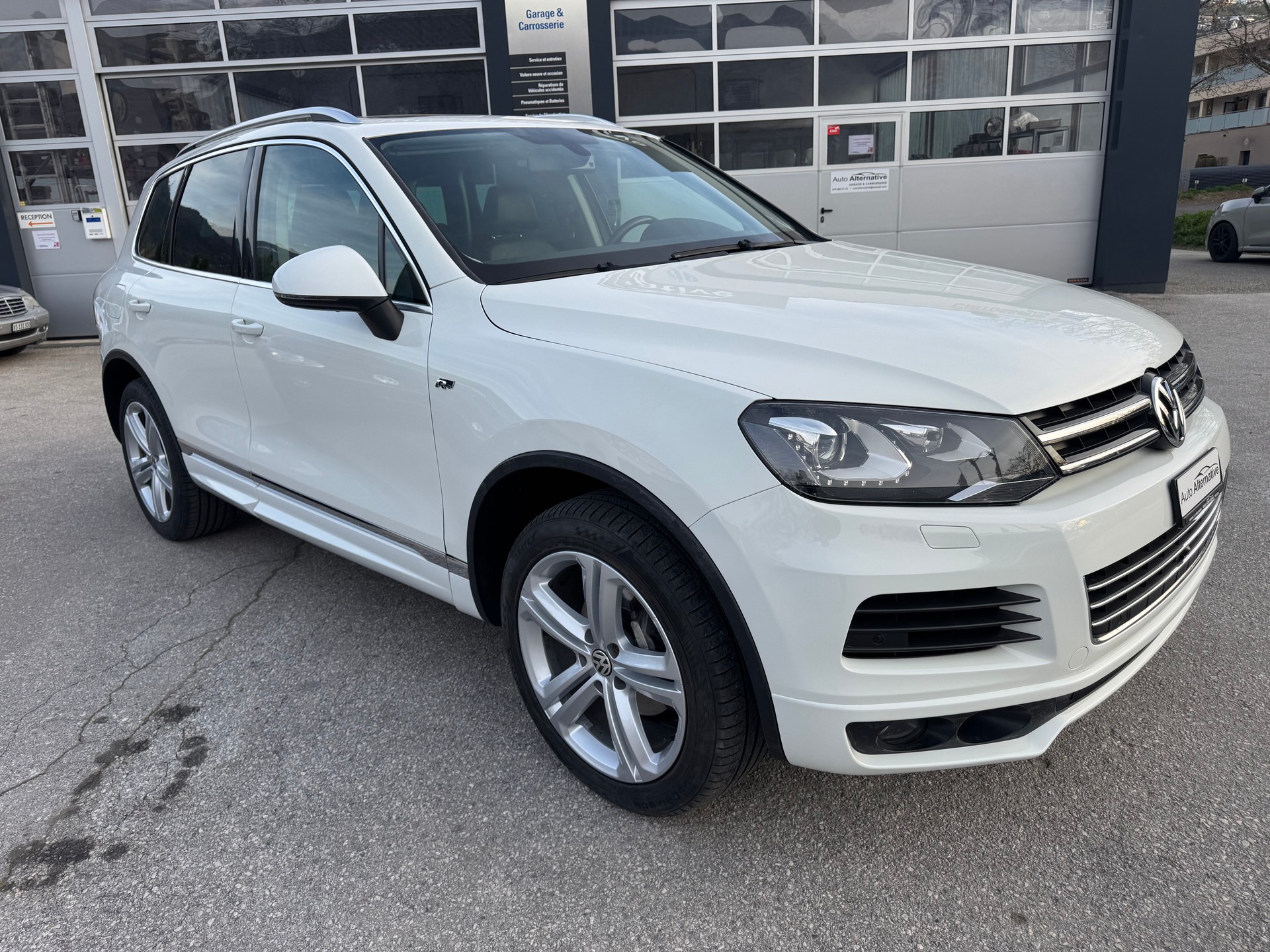 VW Touareg 3.0 TDI BMT Black Pearl Tiptronic R Line-image-13